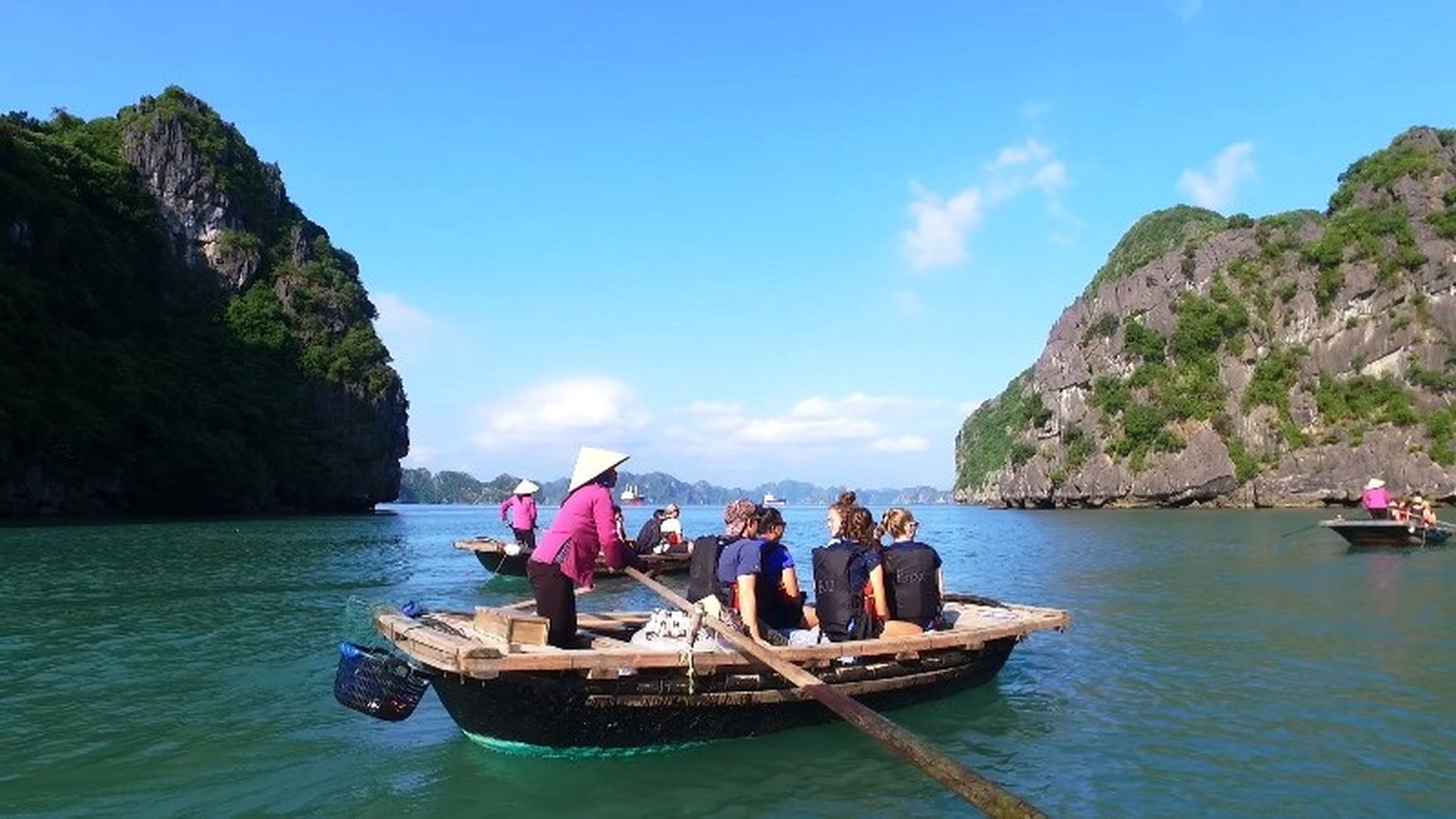 Discovering the Boat-Rowing Profession on the Bay – A “Specialty” of Ha Long Bay - Hình 10