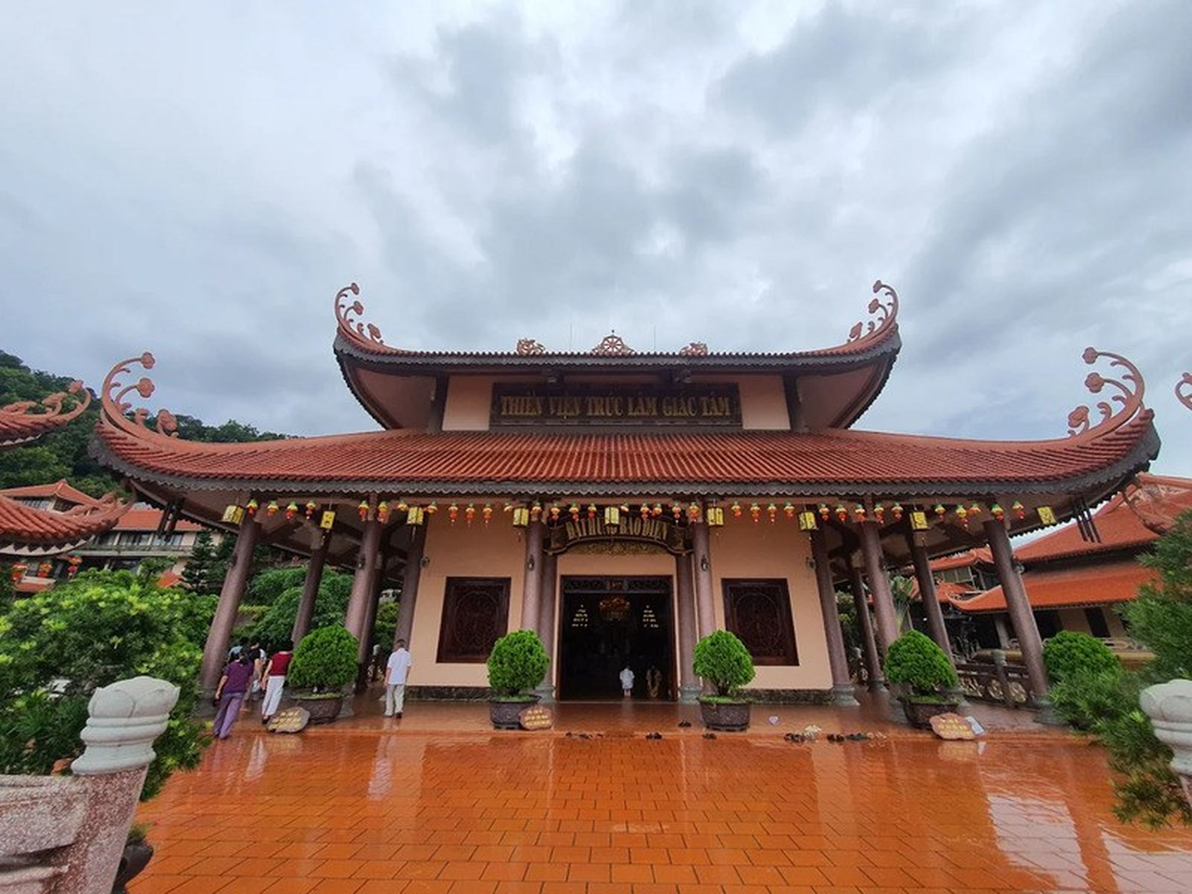 Cái Bầu Pagoda, a tranquil gem amid the Bái Tử Long wonder - Hình 5