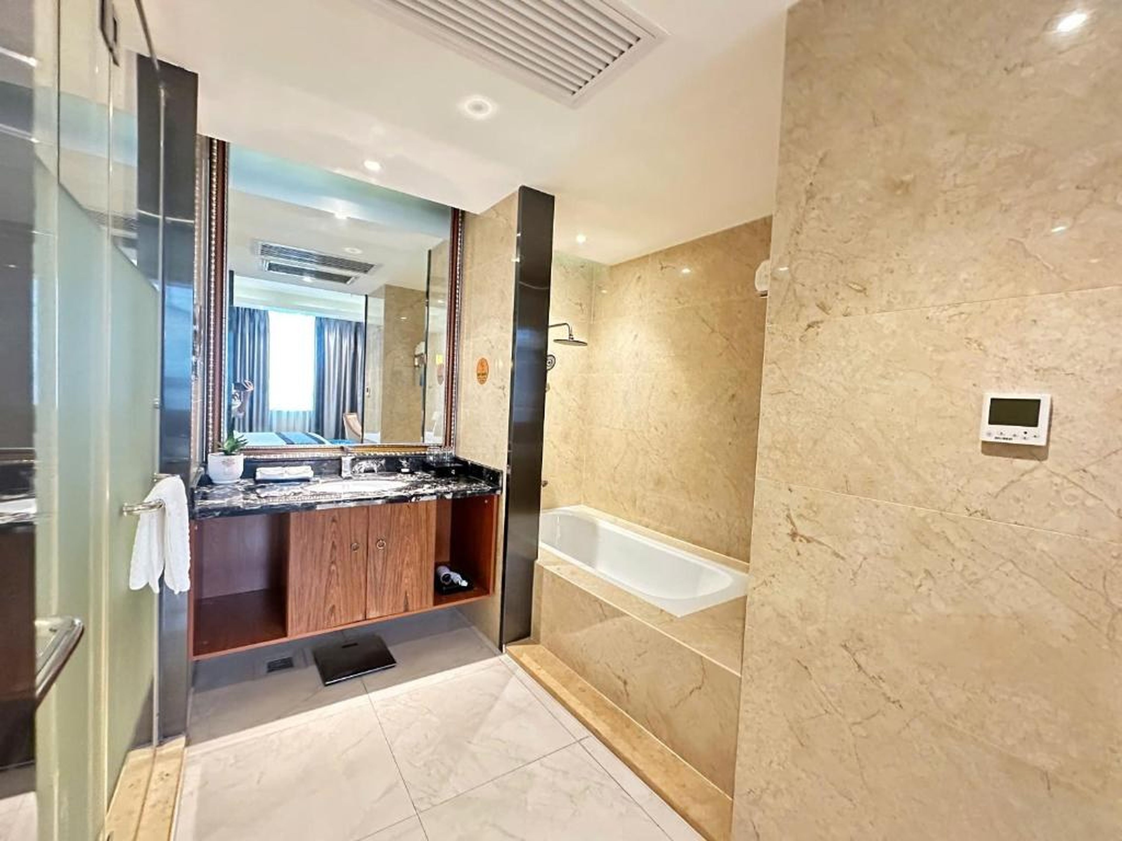 Hồng Vận Grand Hotel Móng cái - Hình 9