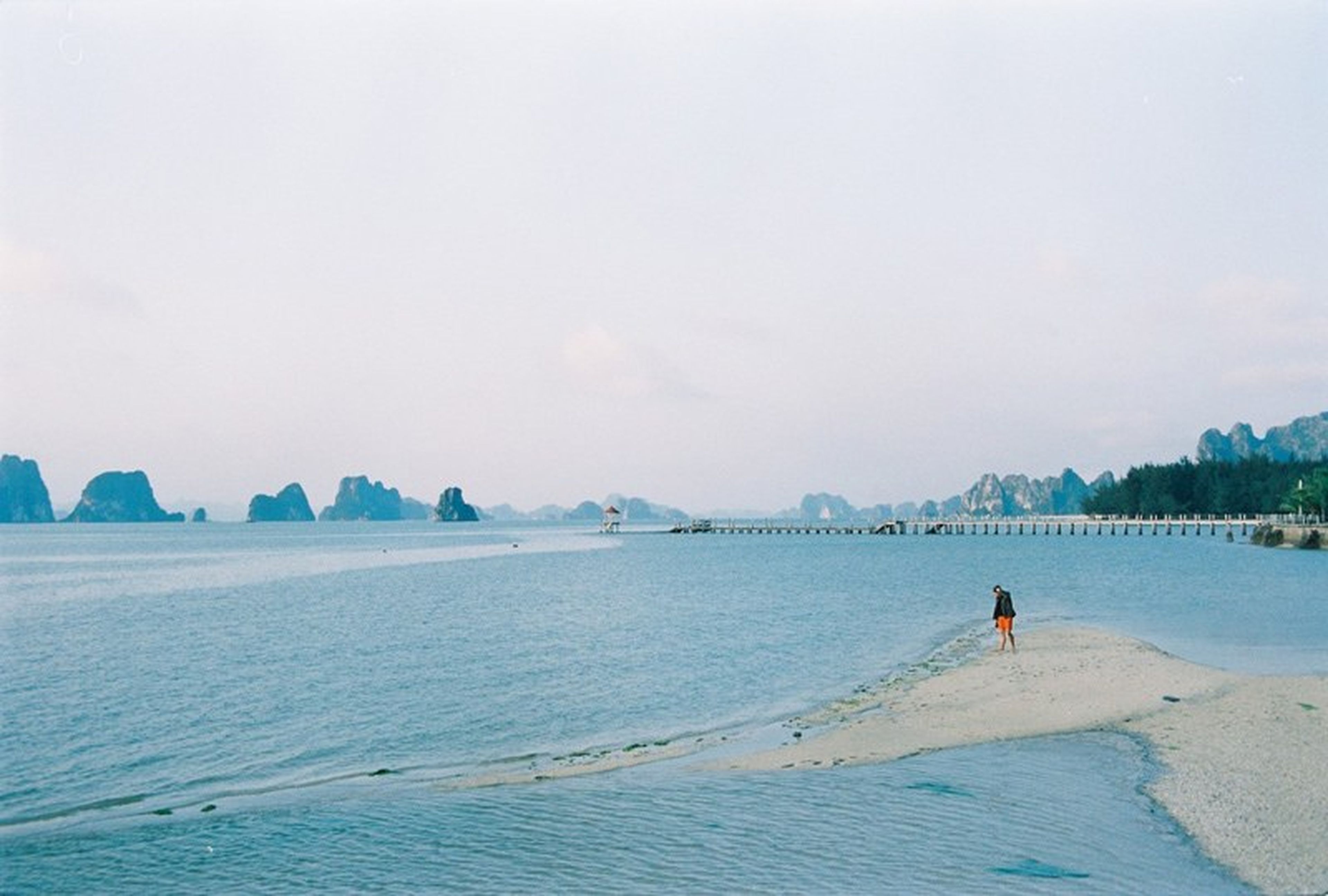 Khám phá Bãi Dài Vân Đồn, bãi biển hoang sơ và thanh bình của Quảng Ninh - Hình 4