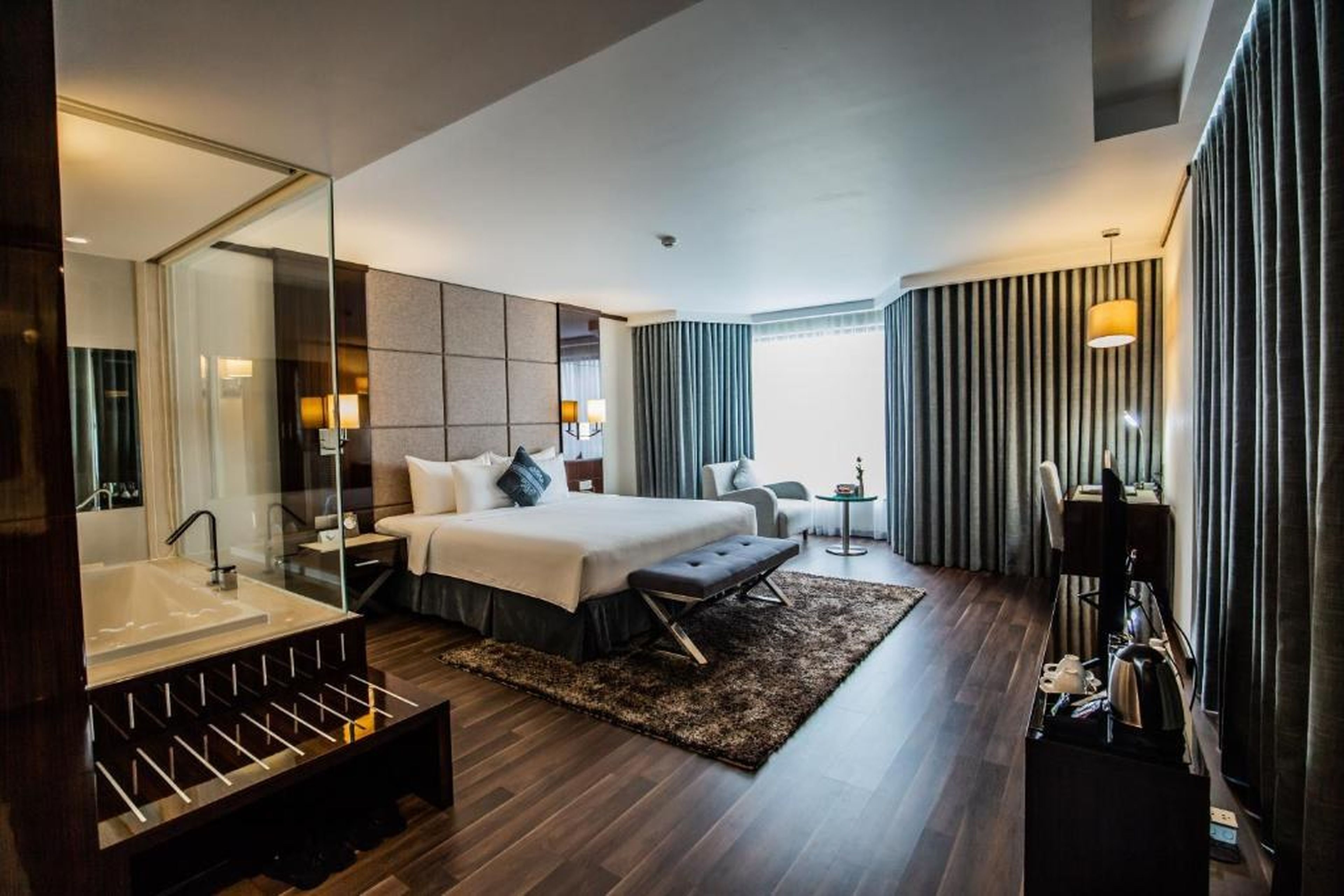 Central Luxury Hạ Long Hotel - Hình 11