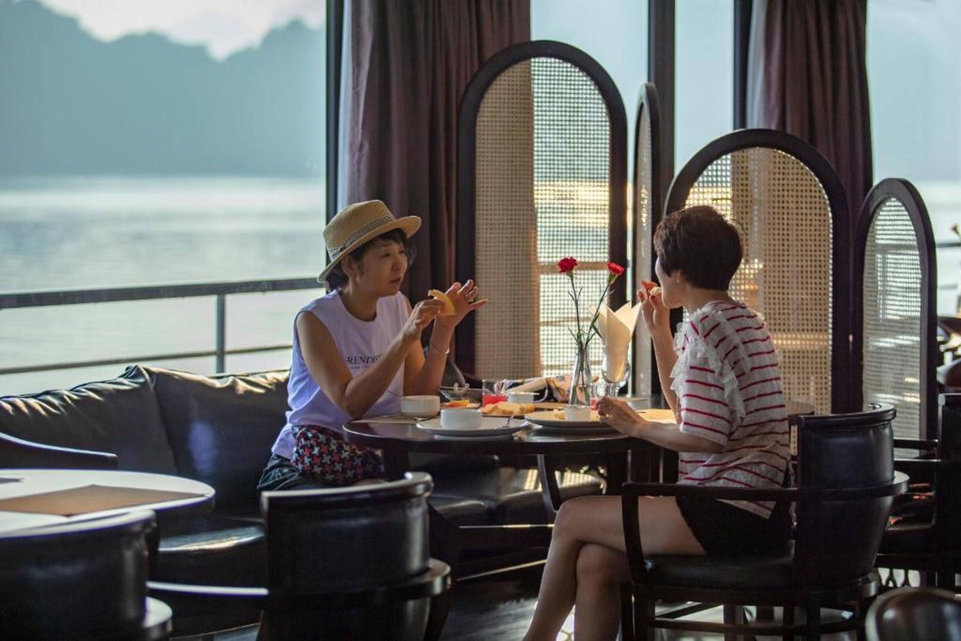Halong & Bai Tu Long Cruises - Hình 12
