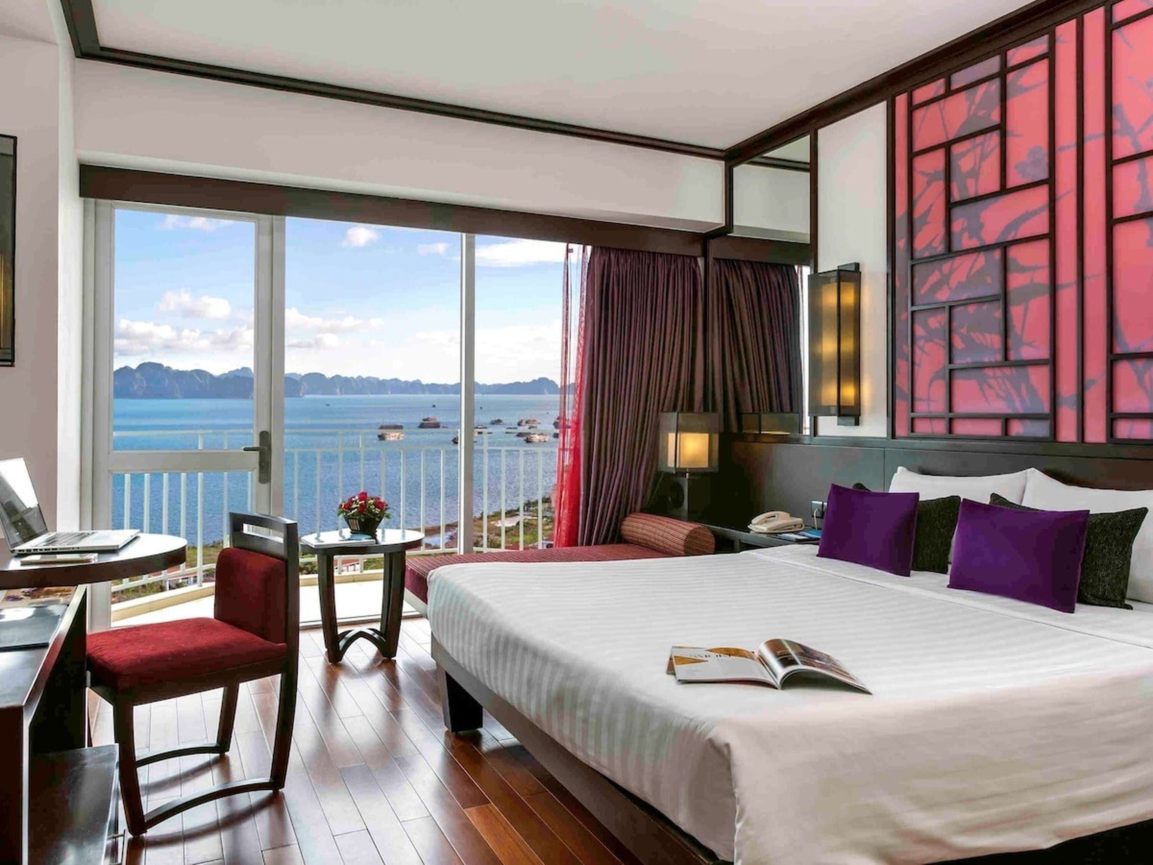Top 4 Luxury Hotels in Ha Long with Stunning Bay Views - Hình 6