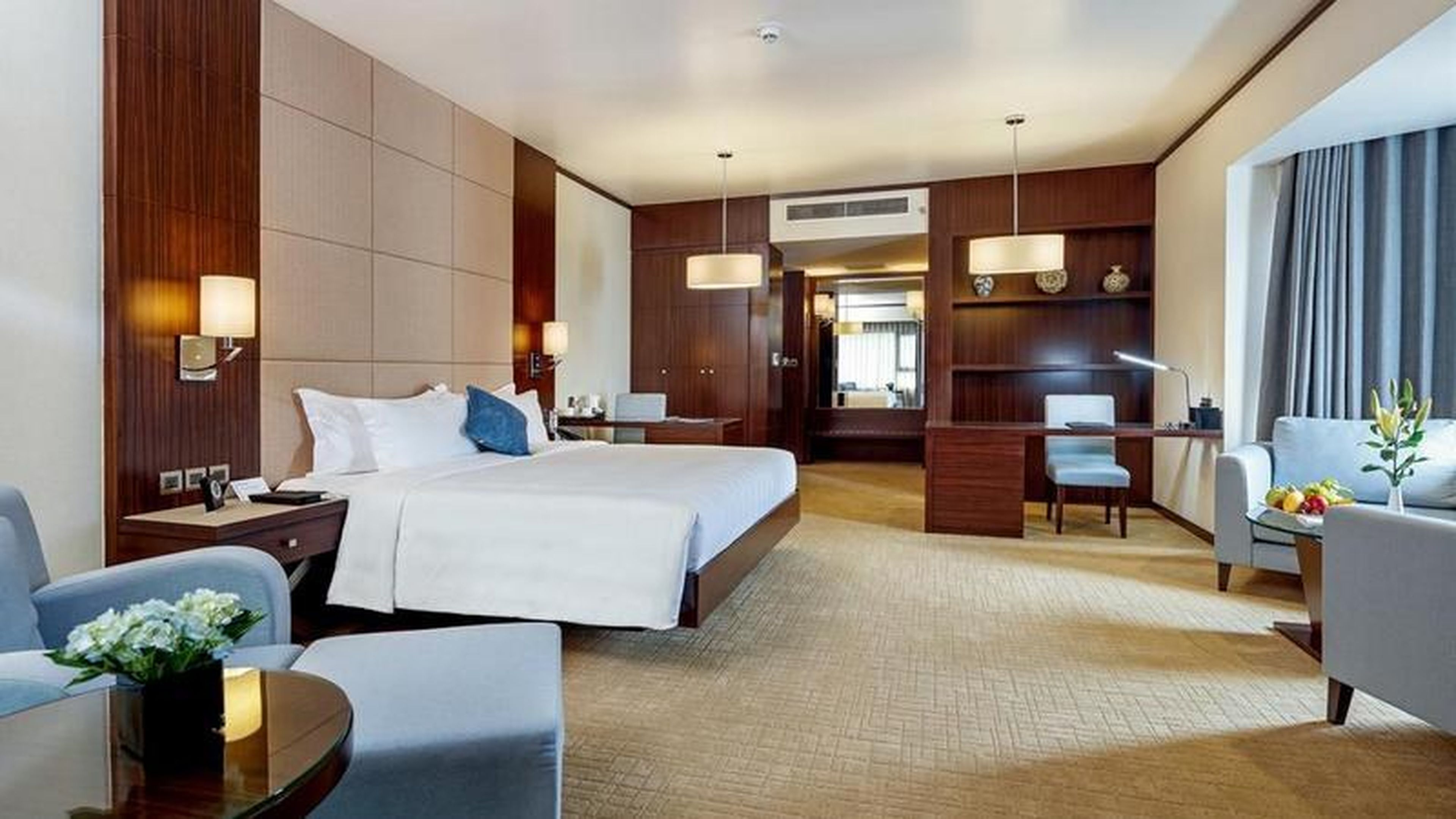 Chiêm ngưỡng trọn vẹn cầu Bãi Cháy tại khách sạn Wyndham Legend Hạ Long - Hình 7