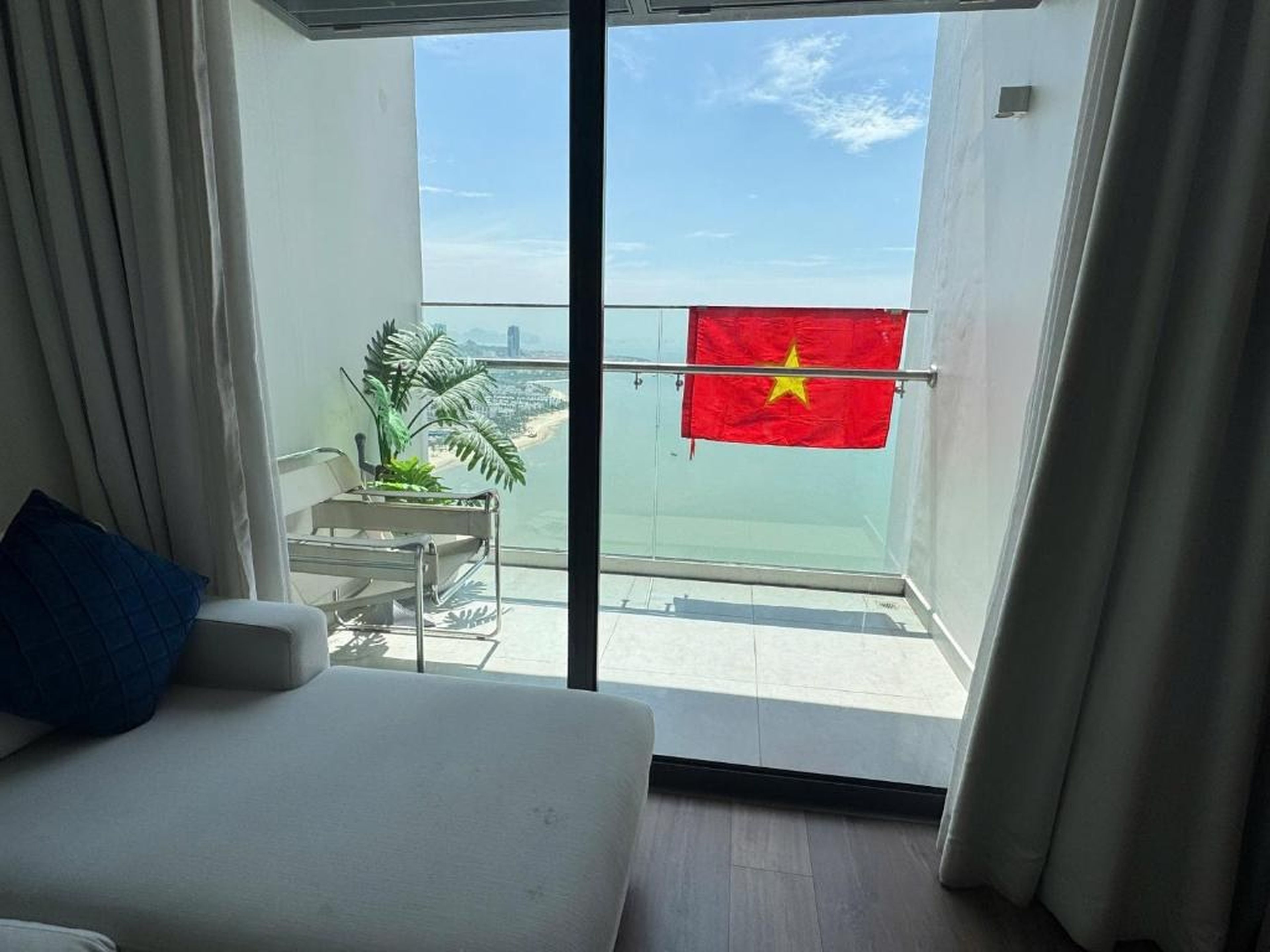 A La Carte Ha Long Oceanview Panoramic 2BR2WC 75m2 Suite with balcony - Hình 44