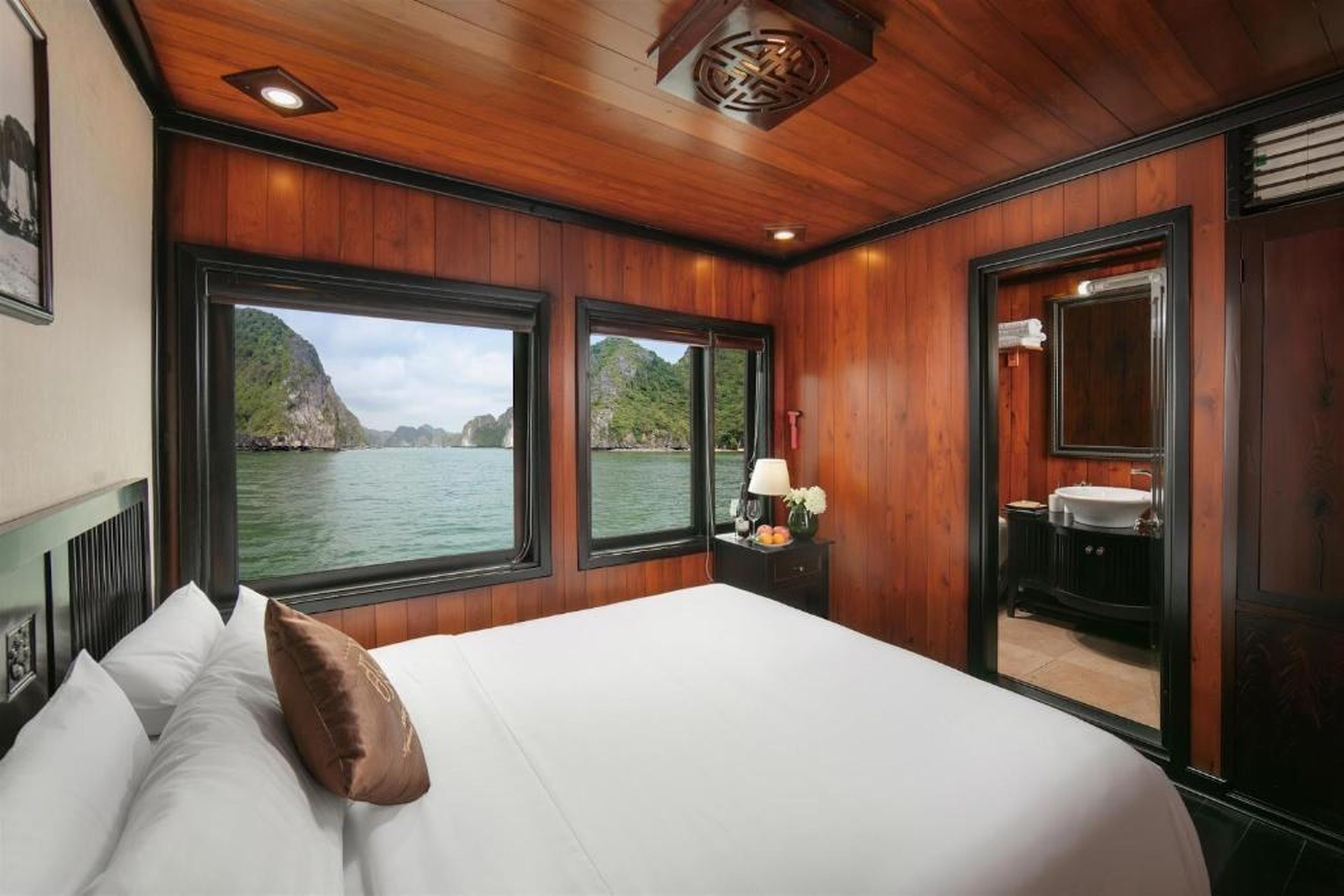 Ruby Premium Cruise - Hình 48