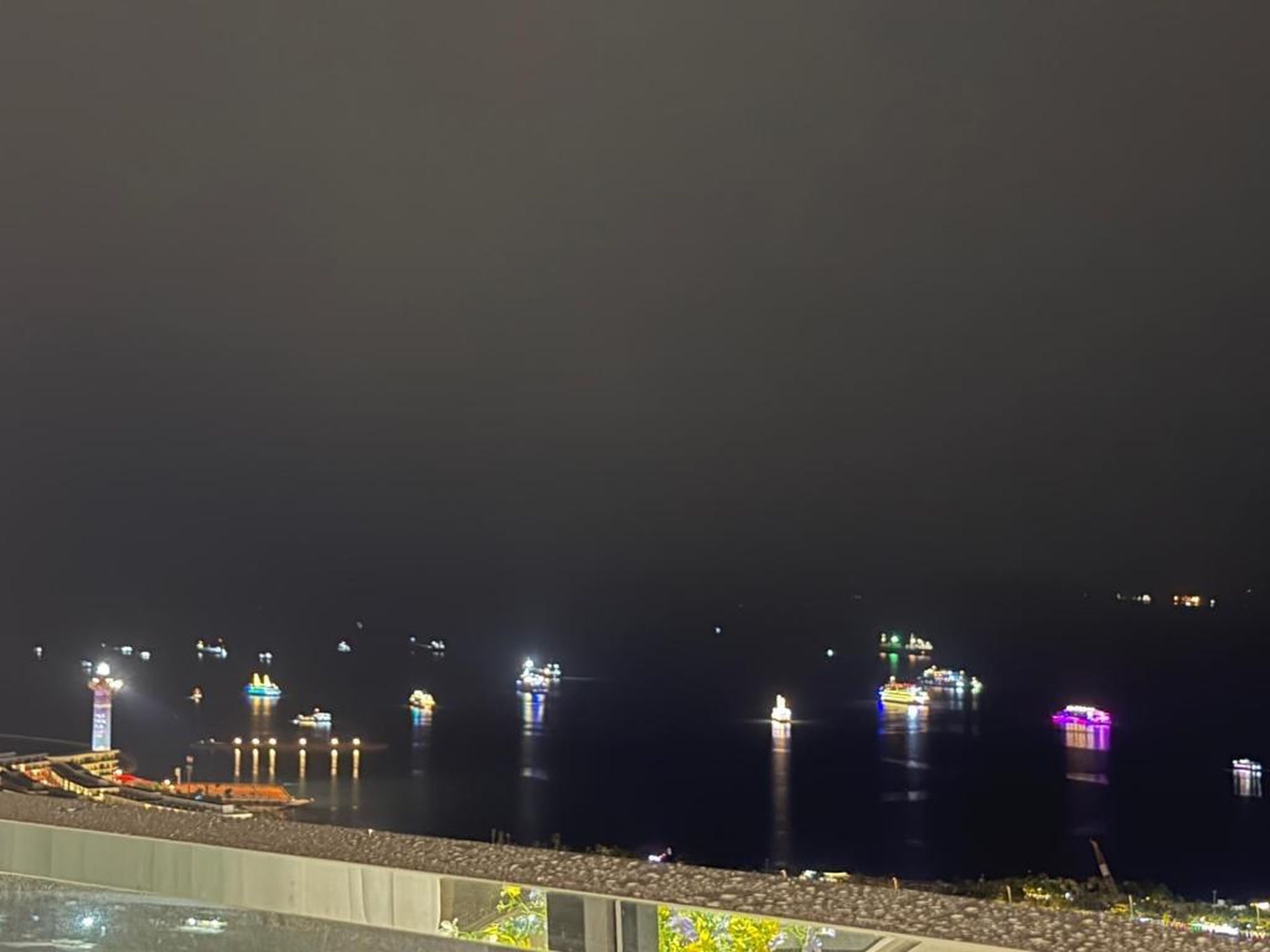 The Holiday Hạ Long-Bay Chill - Hình 9