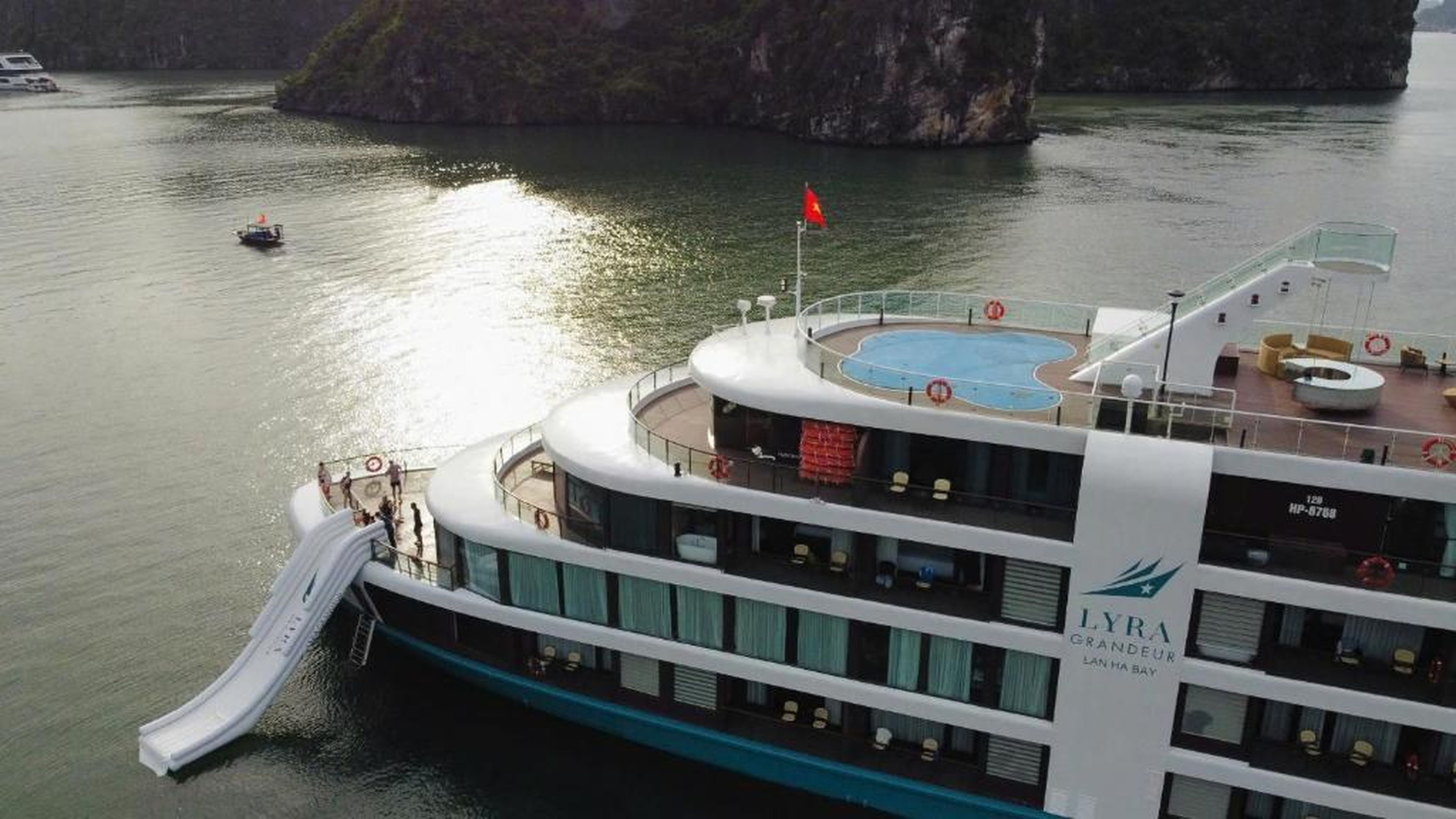 Halong Lyra Grandeur Cruise - Hình 32