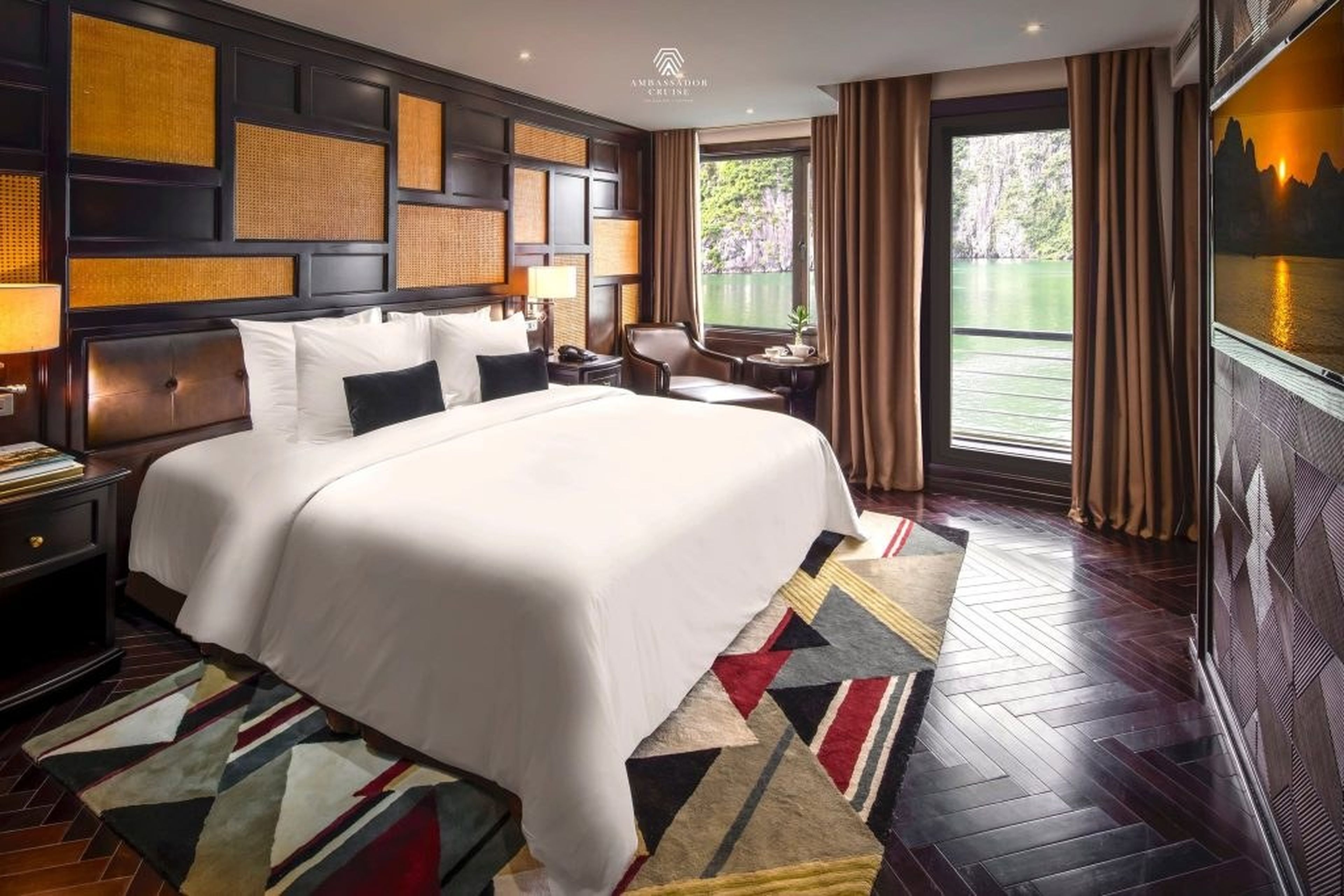 Top 5 luxurious Ha Long Bay cruise packages ideal for exploring the heritage bay - Hình 4