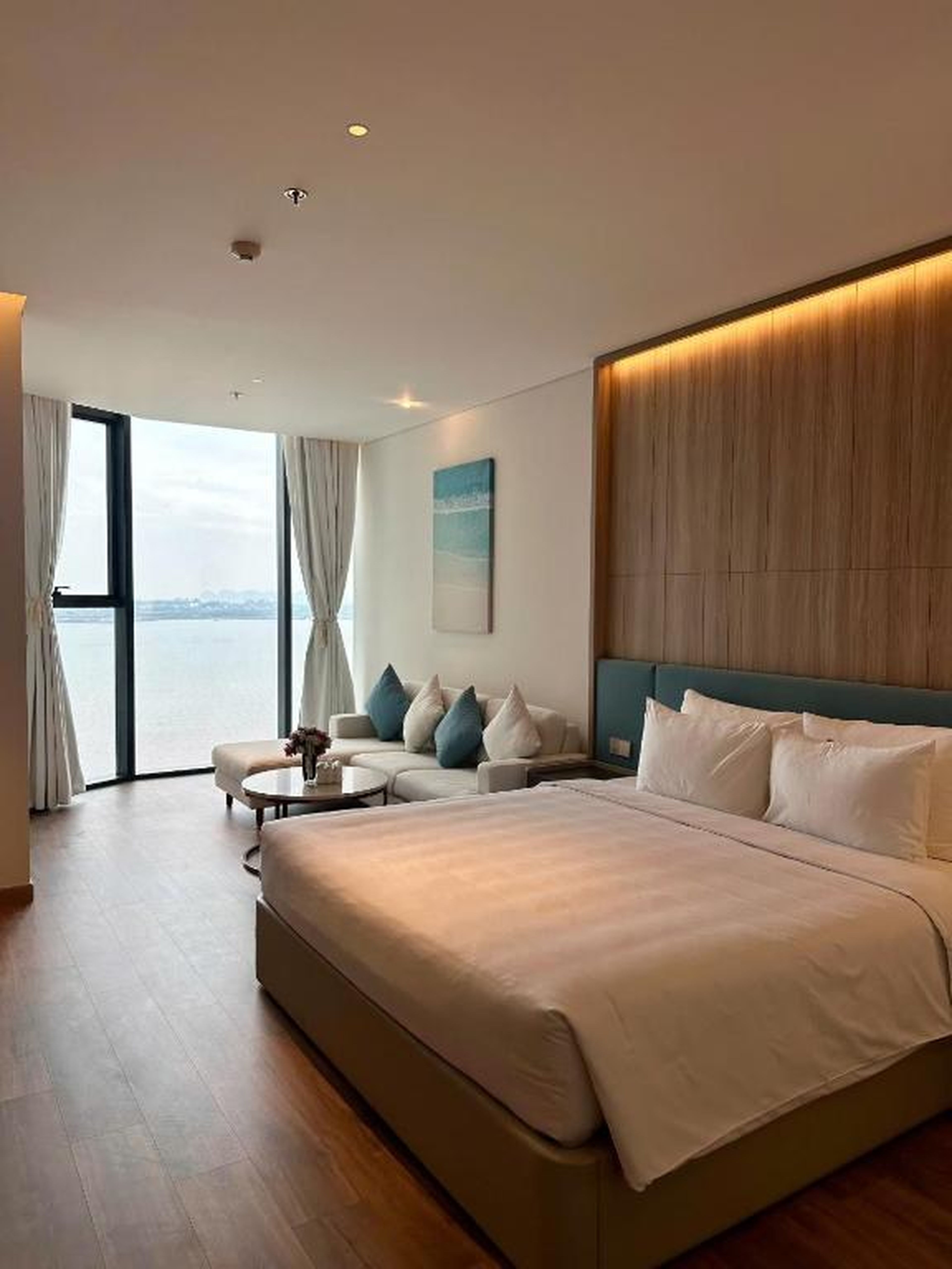 A La Carte Ha Long Bay Seaside Apartments - Hình 30