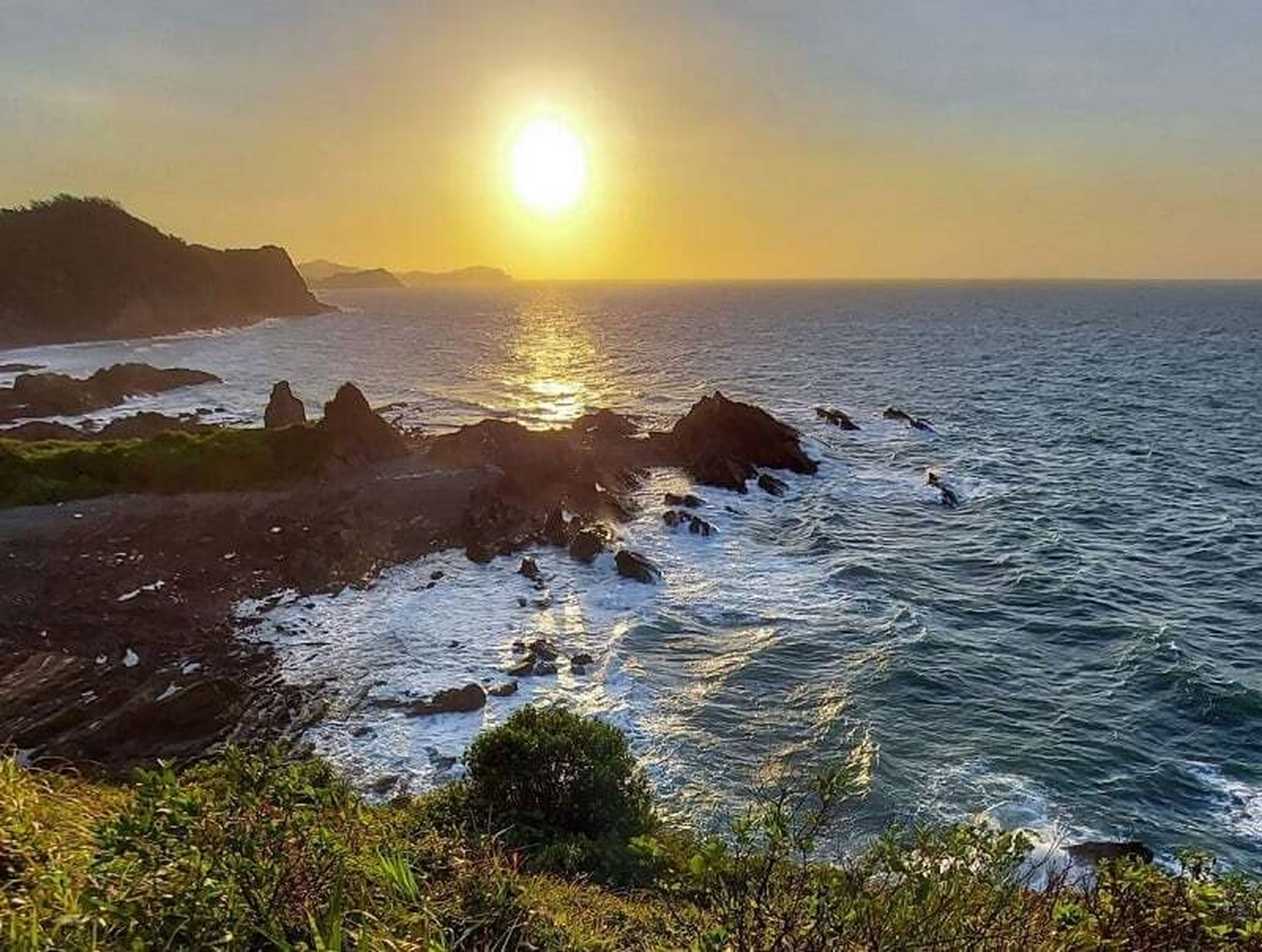 Bãi đá Móng Rồng bậc thang quyến rũ được tạo hóa ban tặng cho Cô Tô - Hình 6