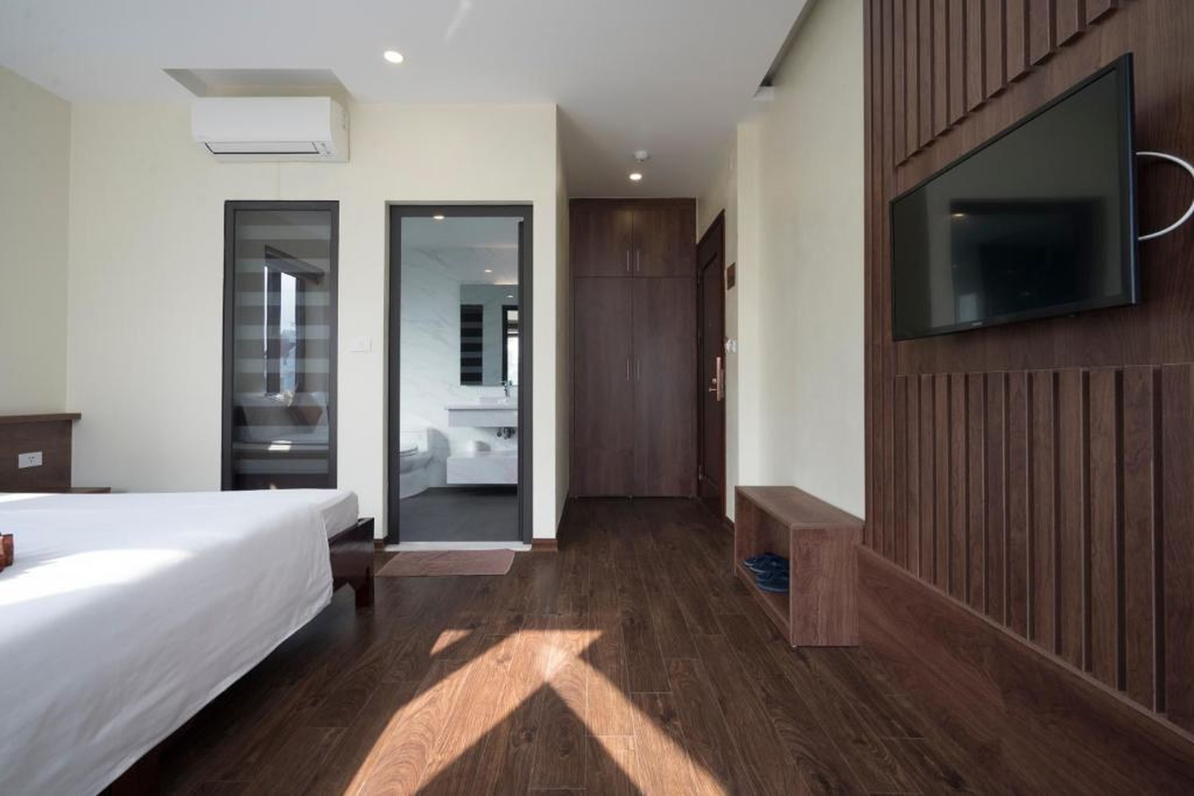 Boston Halong Hotel - Hình 38
