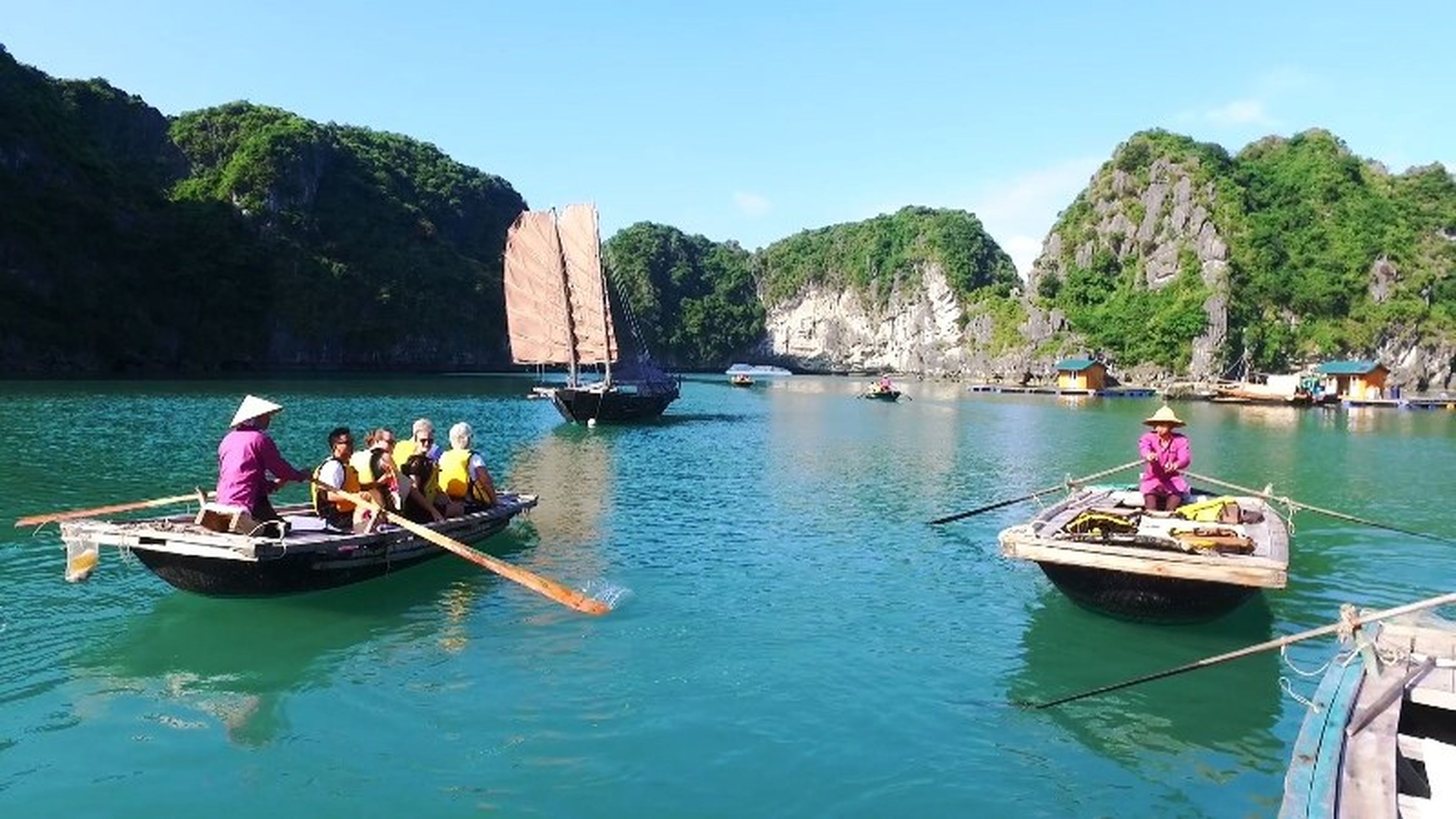 Discovering the Boat-Rowing Profession on the Bay – A “Specialty” of Ha Long Bay - Hình 9