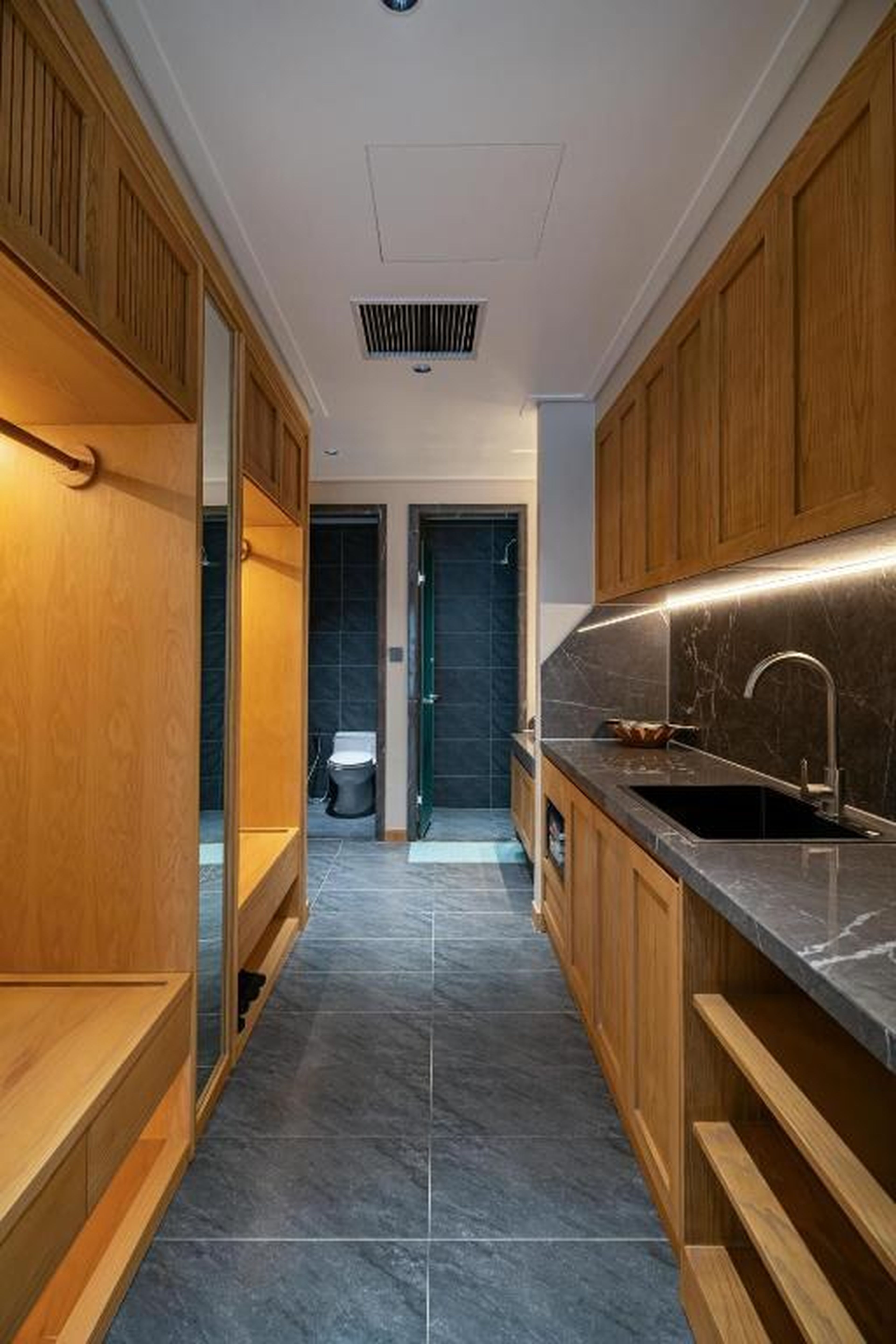 Nam Dat Hotel by D'Lecia Ha Long - Hình 25