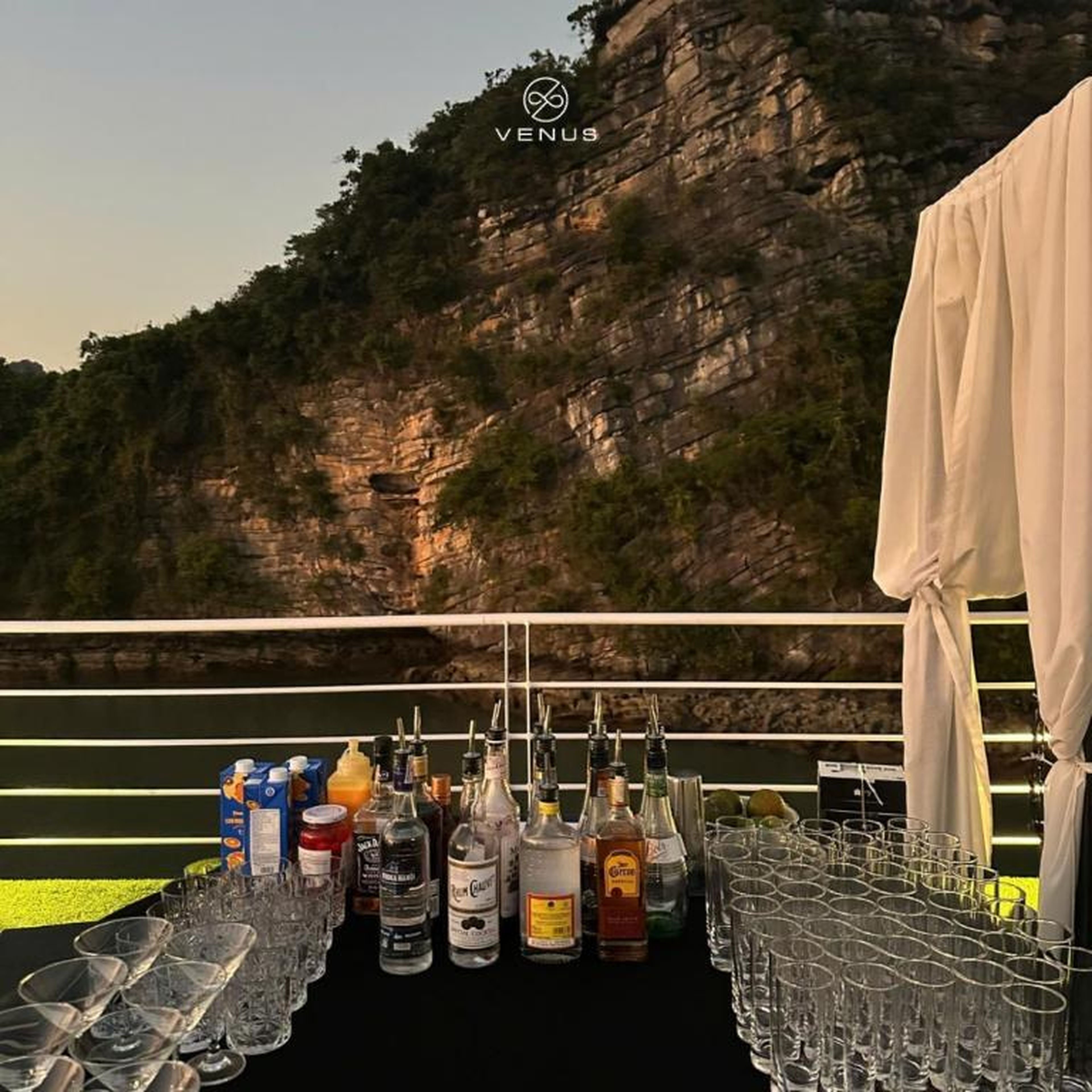 Venus Cruises Halong Bay by Venus Group - Hình 47