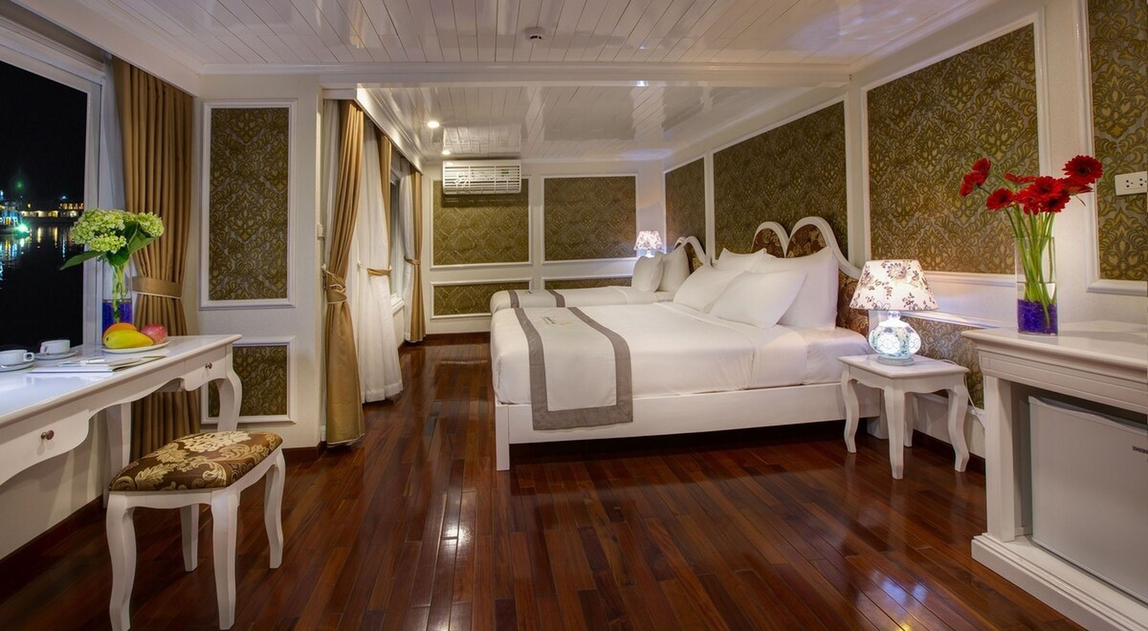 Du thuyền Signature Royal Hạ Long: Khám phá vịnh kỳ quan trên con tàu gỗ sang trọng - Hình 9