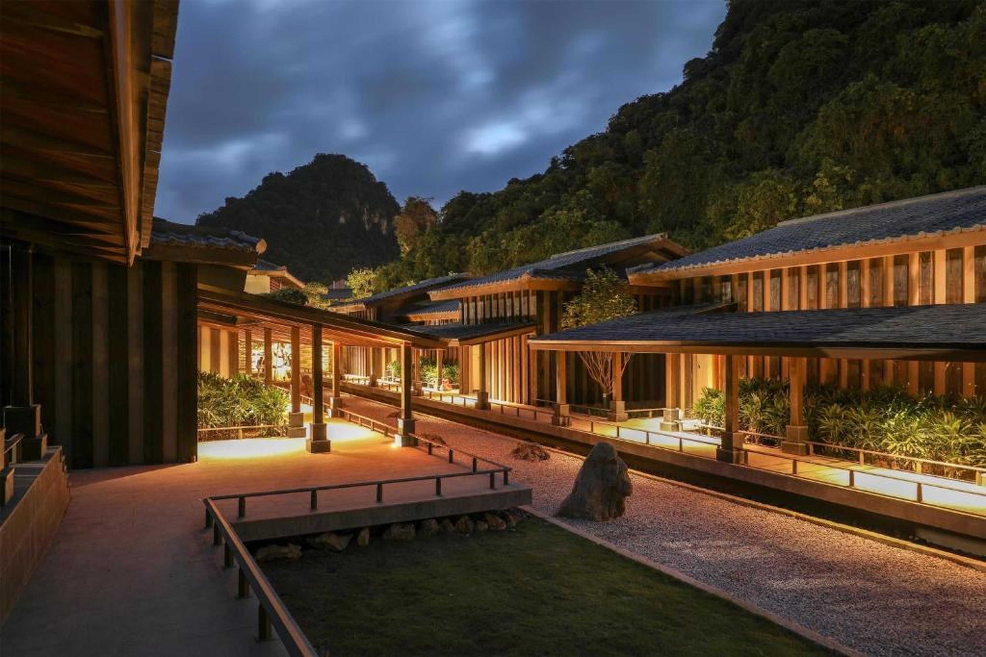 Hilton Quang Hanh Onsen Resort - Hình 3