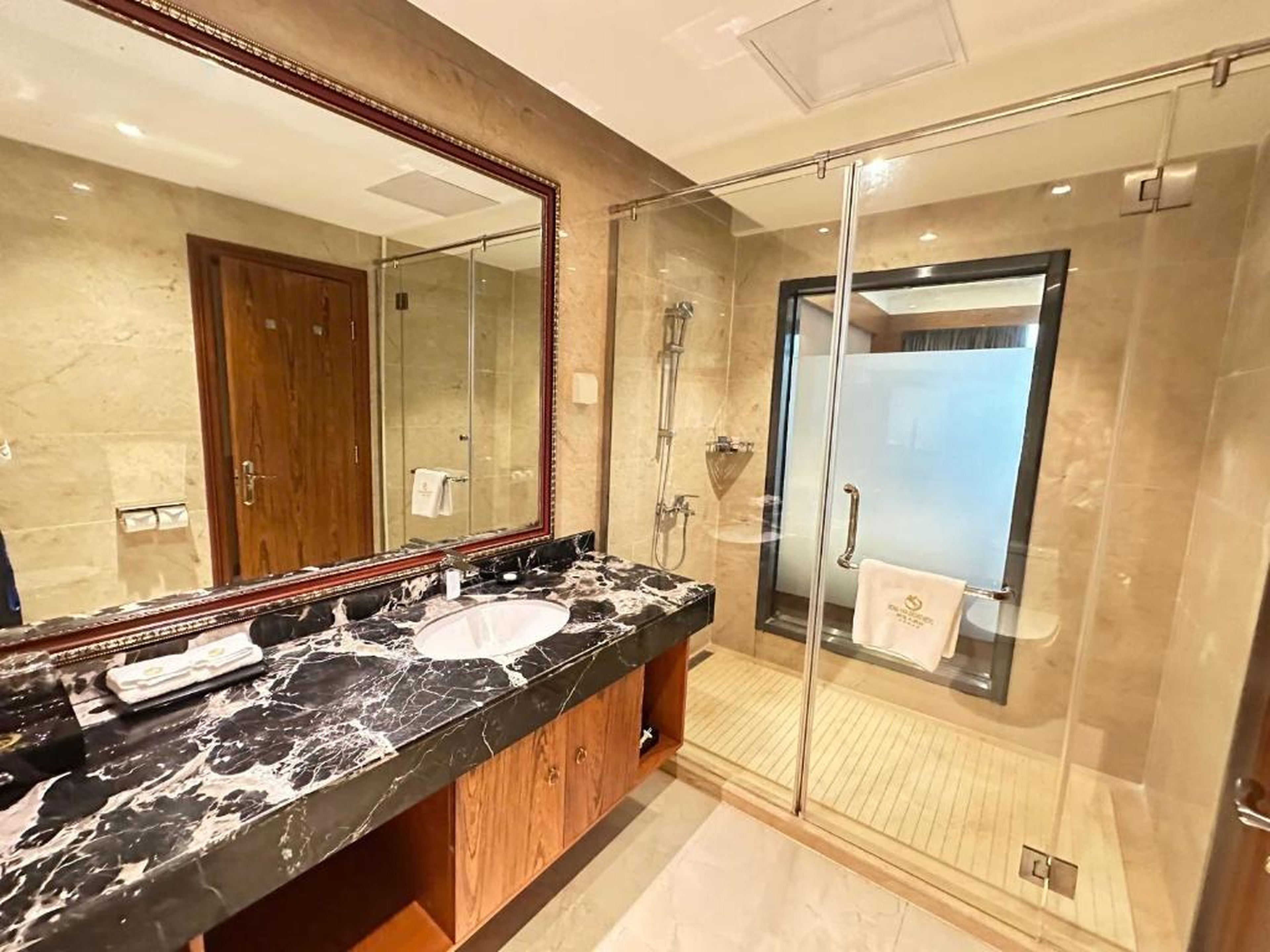 Hồng Vận Grand Hotel Móng cái - Hình 10