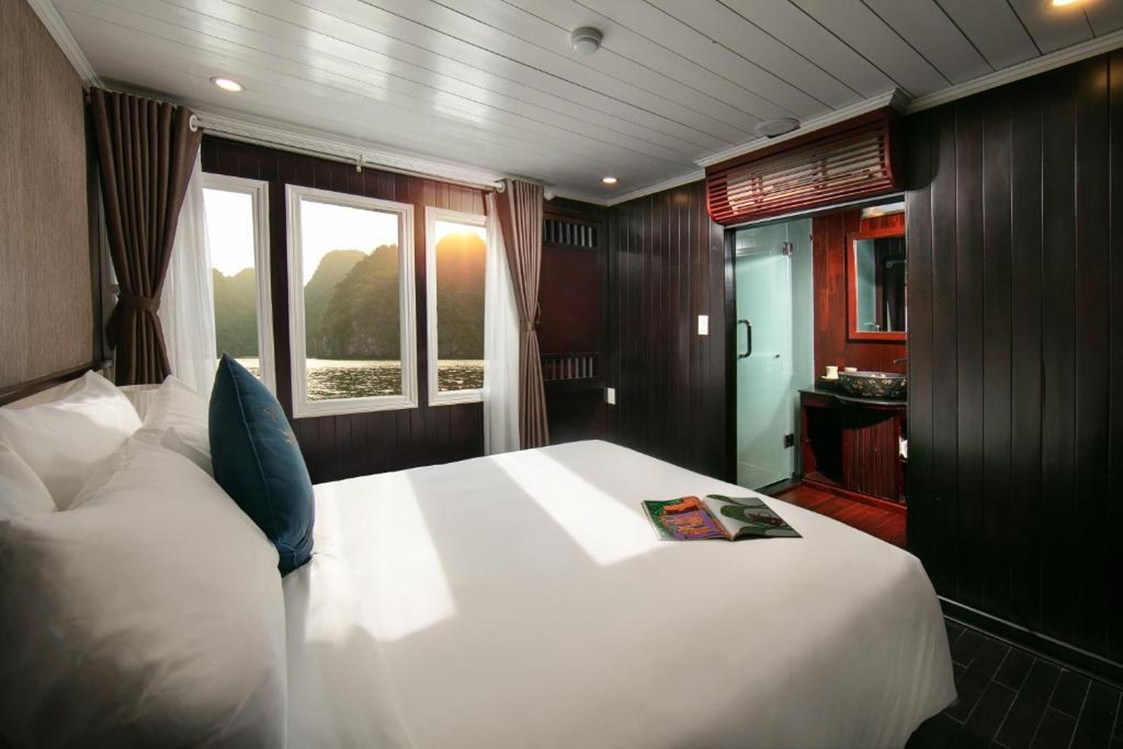 Halong & Bai Tu Long Cruises - Hình 19