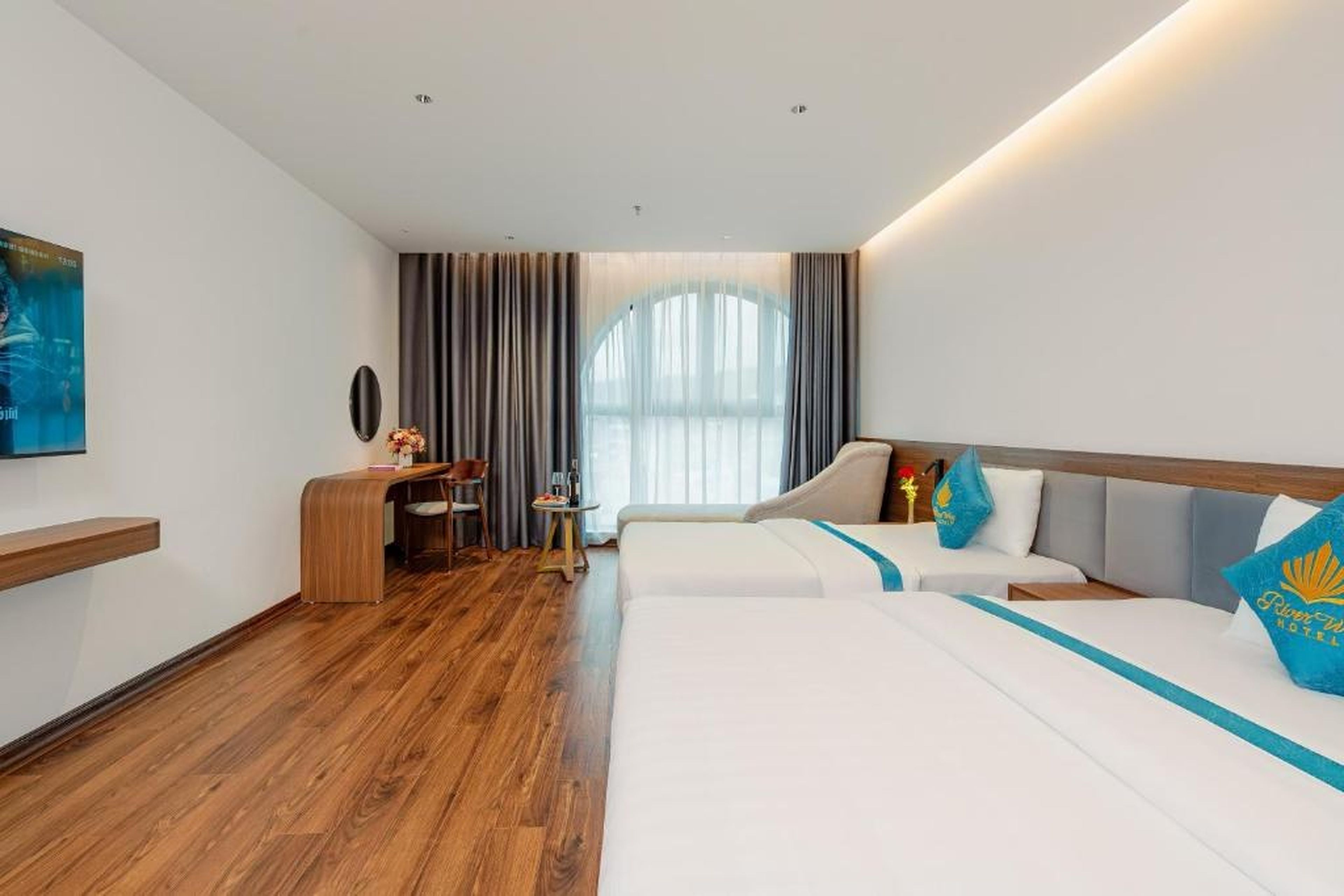 River Way Hotel Ha Long - 500m to Beach - Hình 31