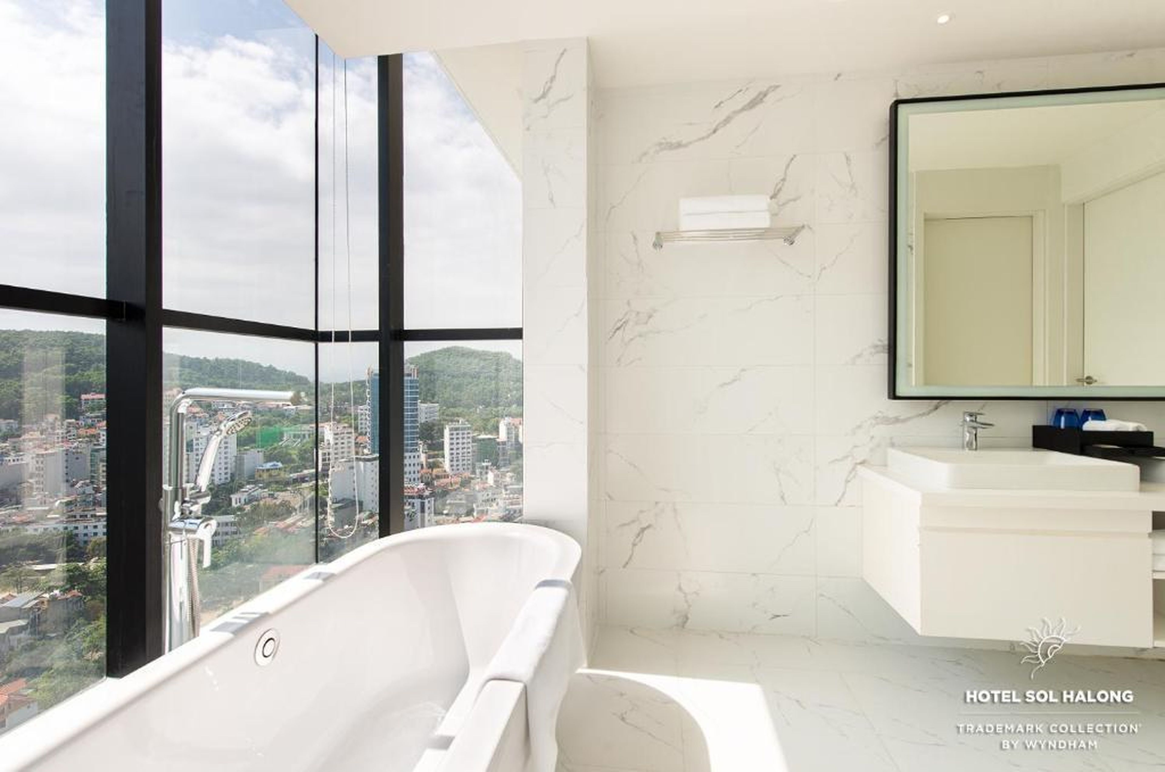 Hotel Soleil Ha Long, Trademark Collection by Wyndham - Hình 32