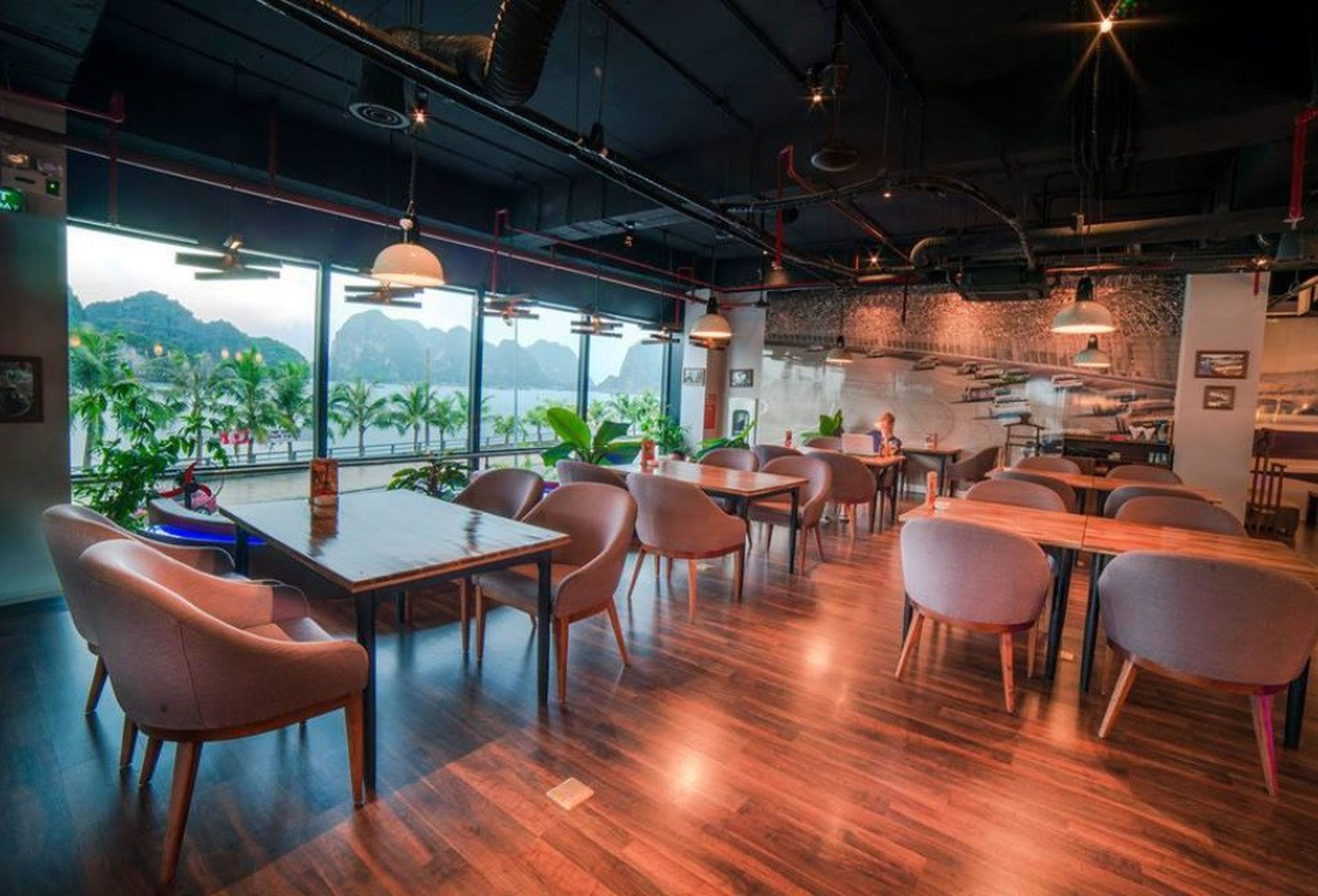 Săn lùng các quán cà phê ở Hạ Long sở hữu view đẹp đầy thơ mộng - Hình 3