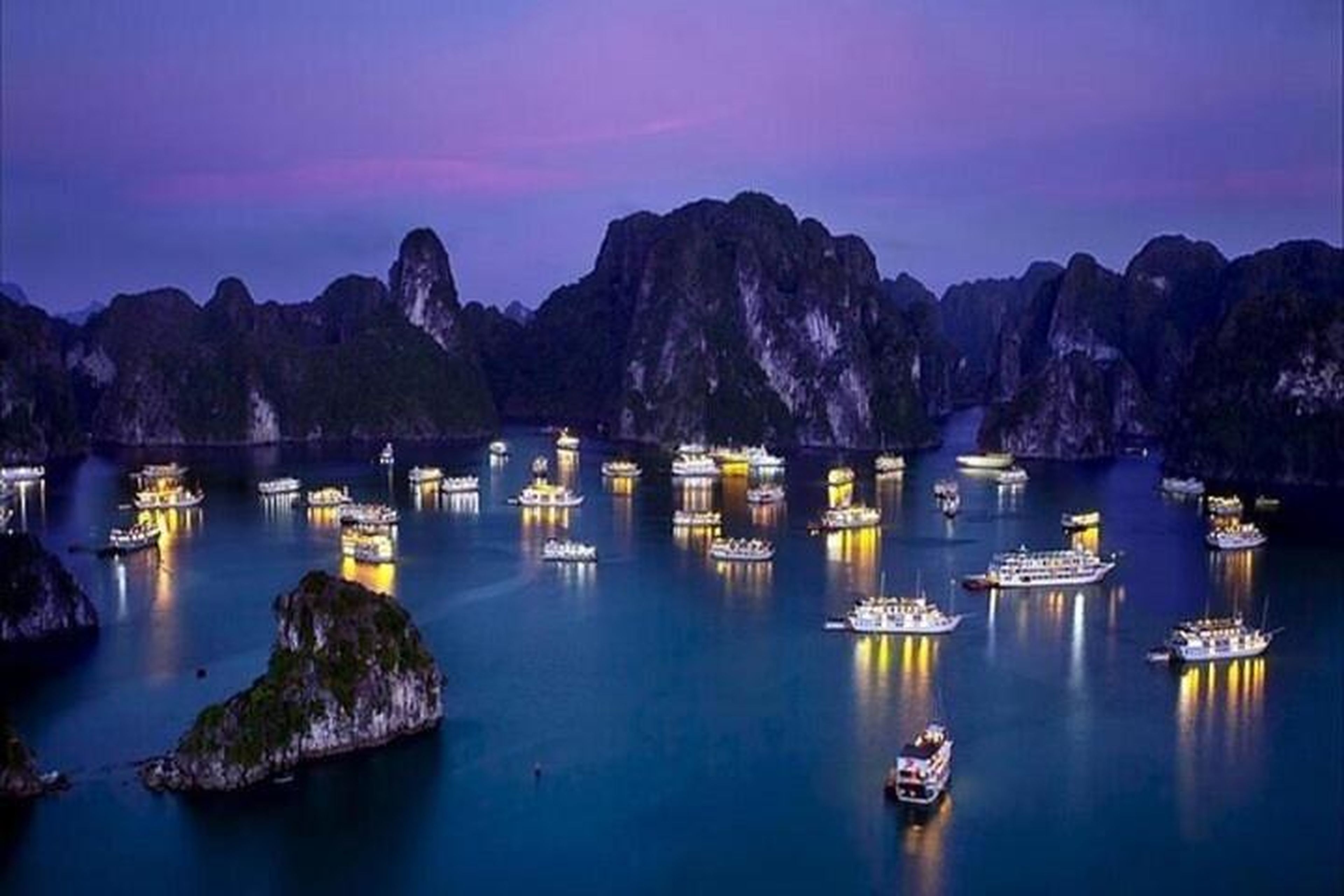 Cruise Lan Ha Bay 2 Day 1 Night pick-up from Hanoi - Hình 1