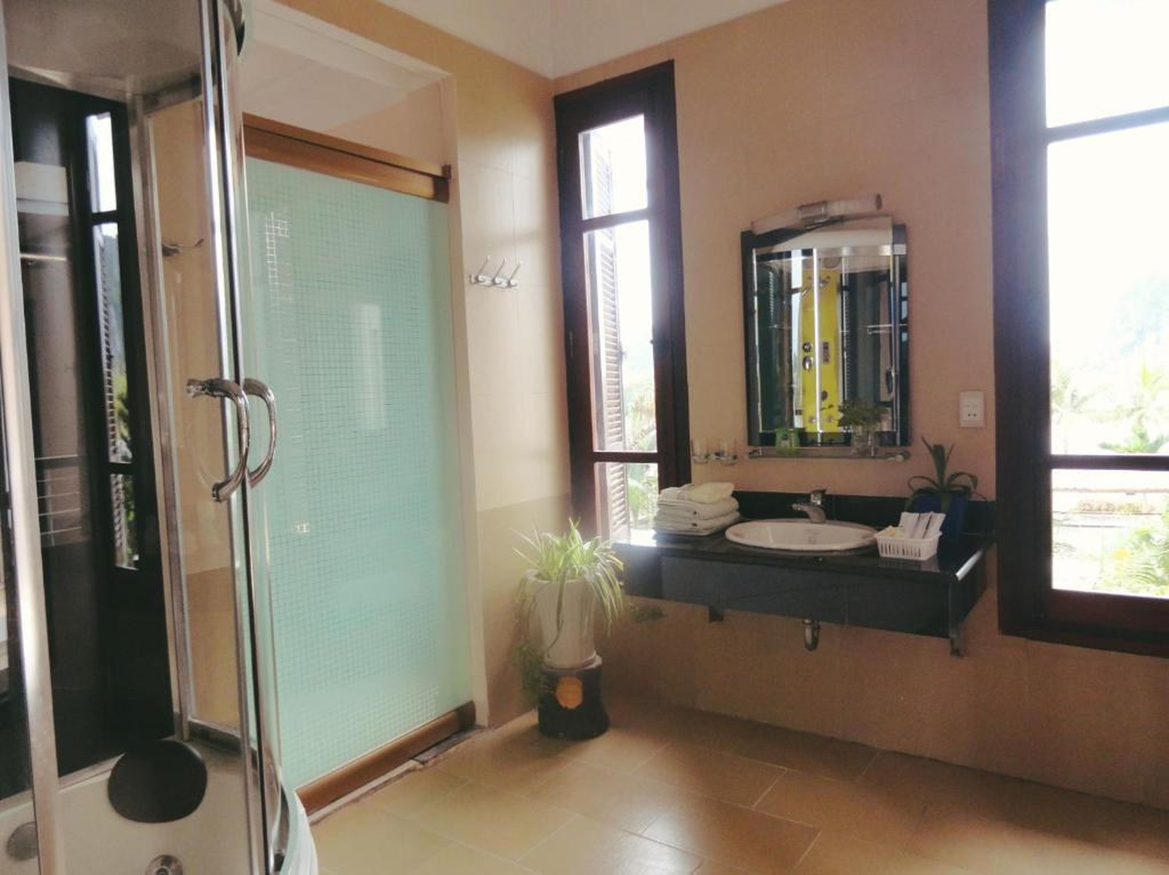 Hạ Long Lily Homestay - Hình 3