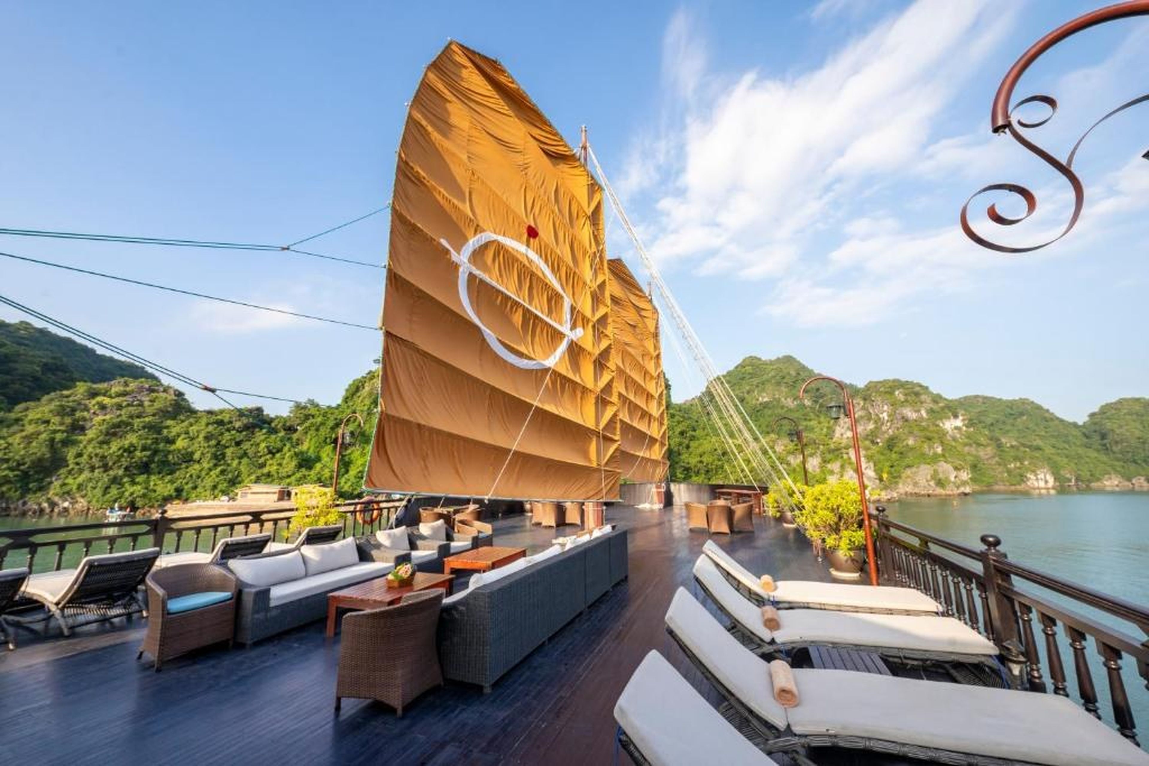 Emperor Cruises Legacy Ha Long - Hình 18