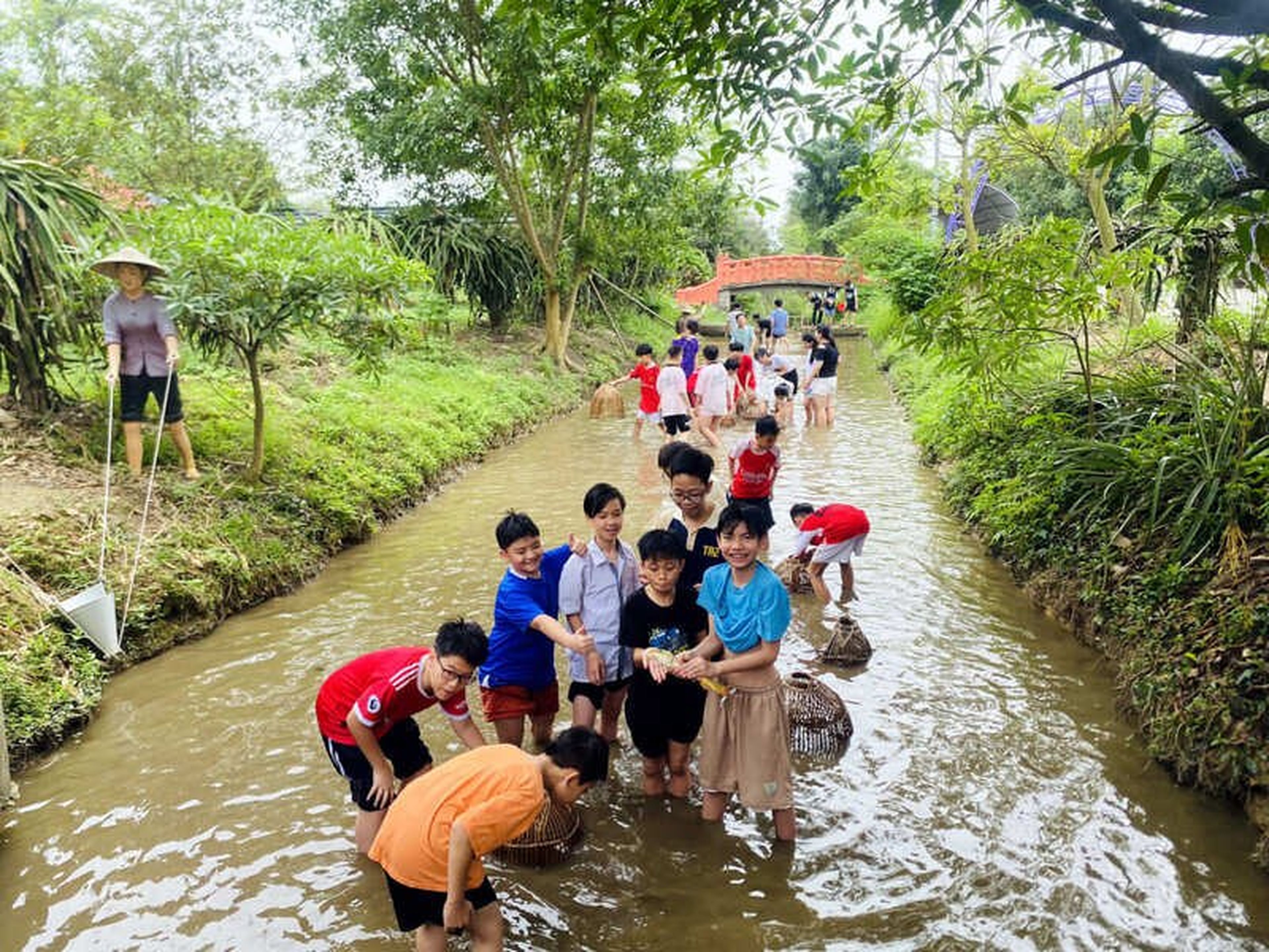 Ghé làng quê Yên Đức Quảng Ninh trải nghiệm cuộc sống thuần nông - Hình 3