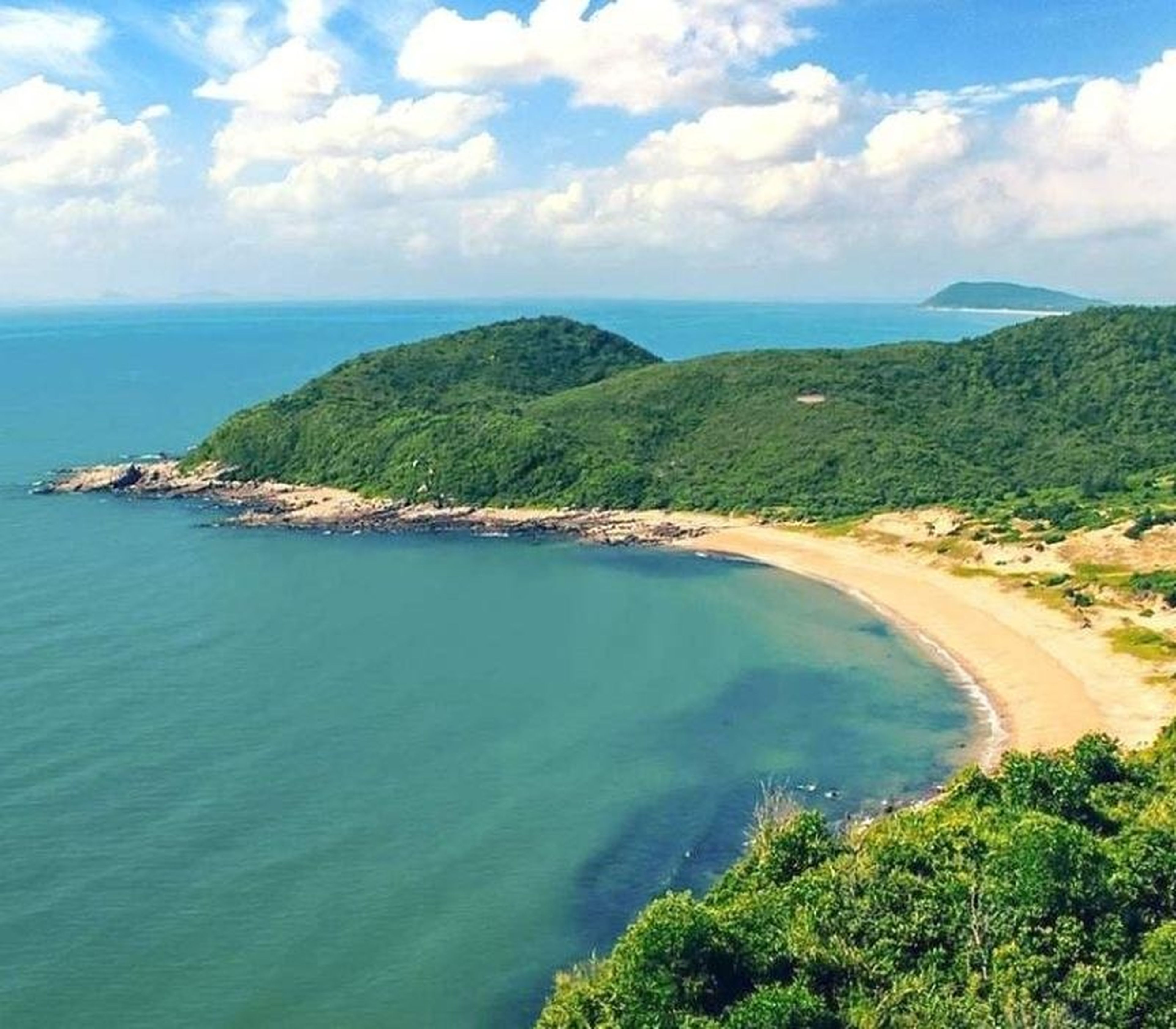 Top 10 bãi biển Hạ Long đẹp nhất bạn không nên bỏ lỡ - Hình 4