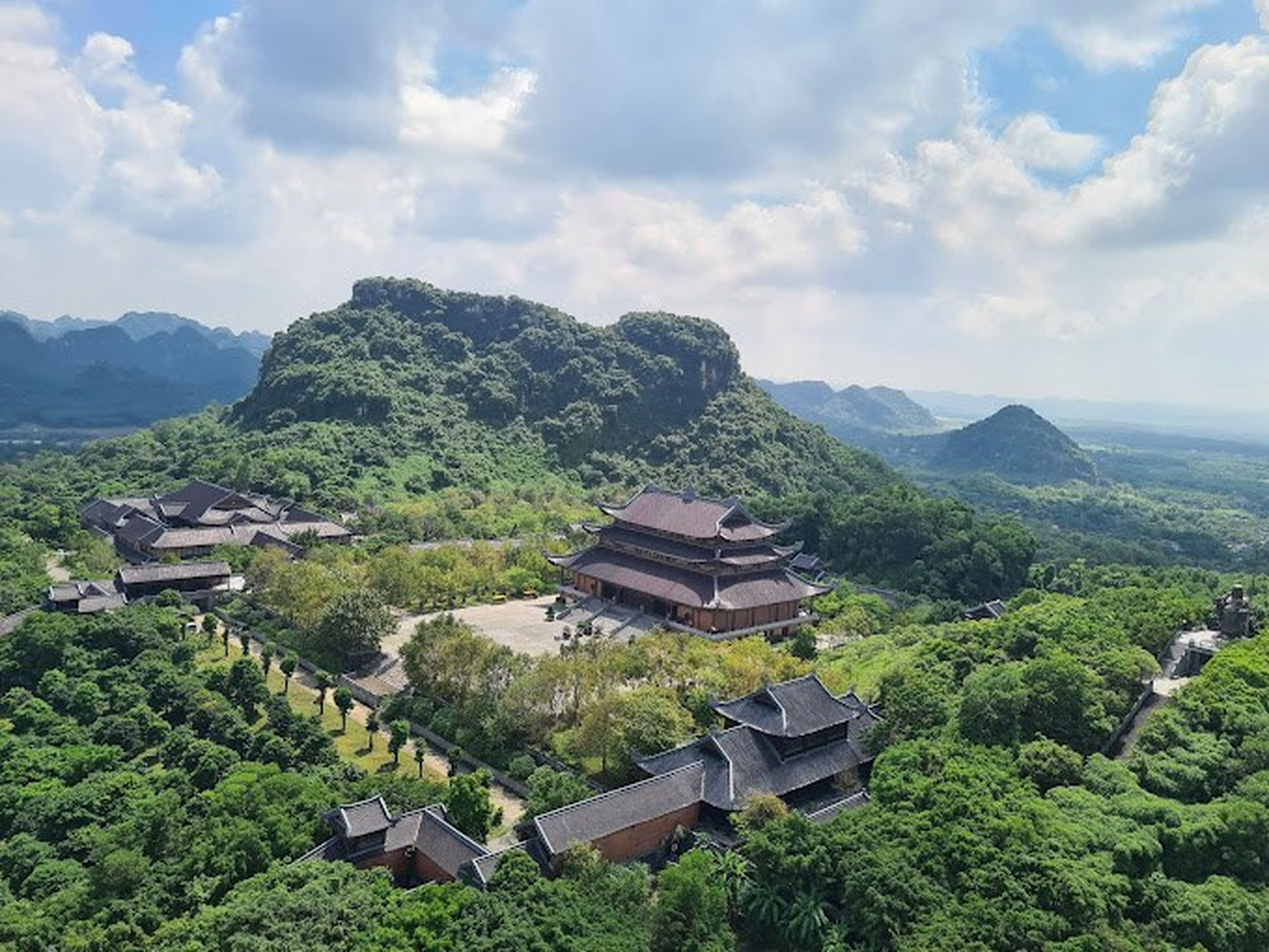 Top 4 tour miền Bắc có mức giá hấp dẫn tại iVIVU cho chuyến khám phá bất tận - Hình 1