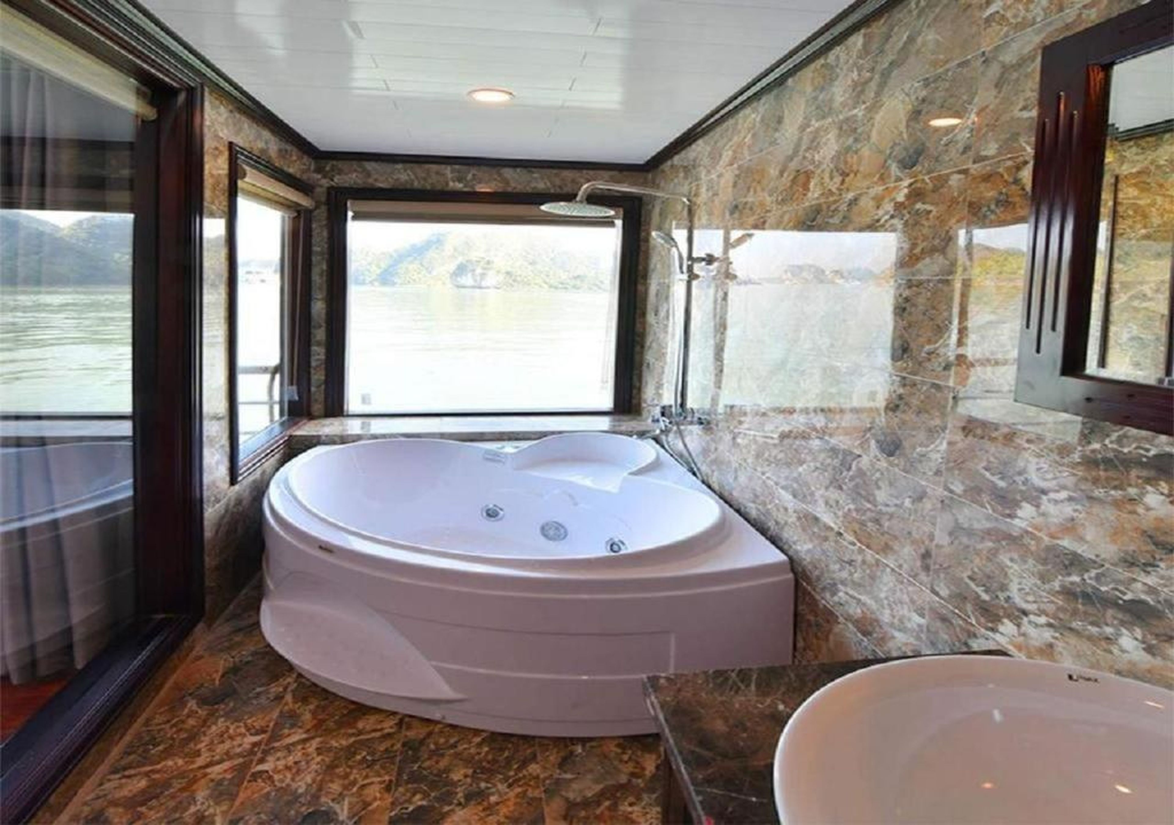 Halong Sapphire Cruises - Hình 7