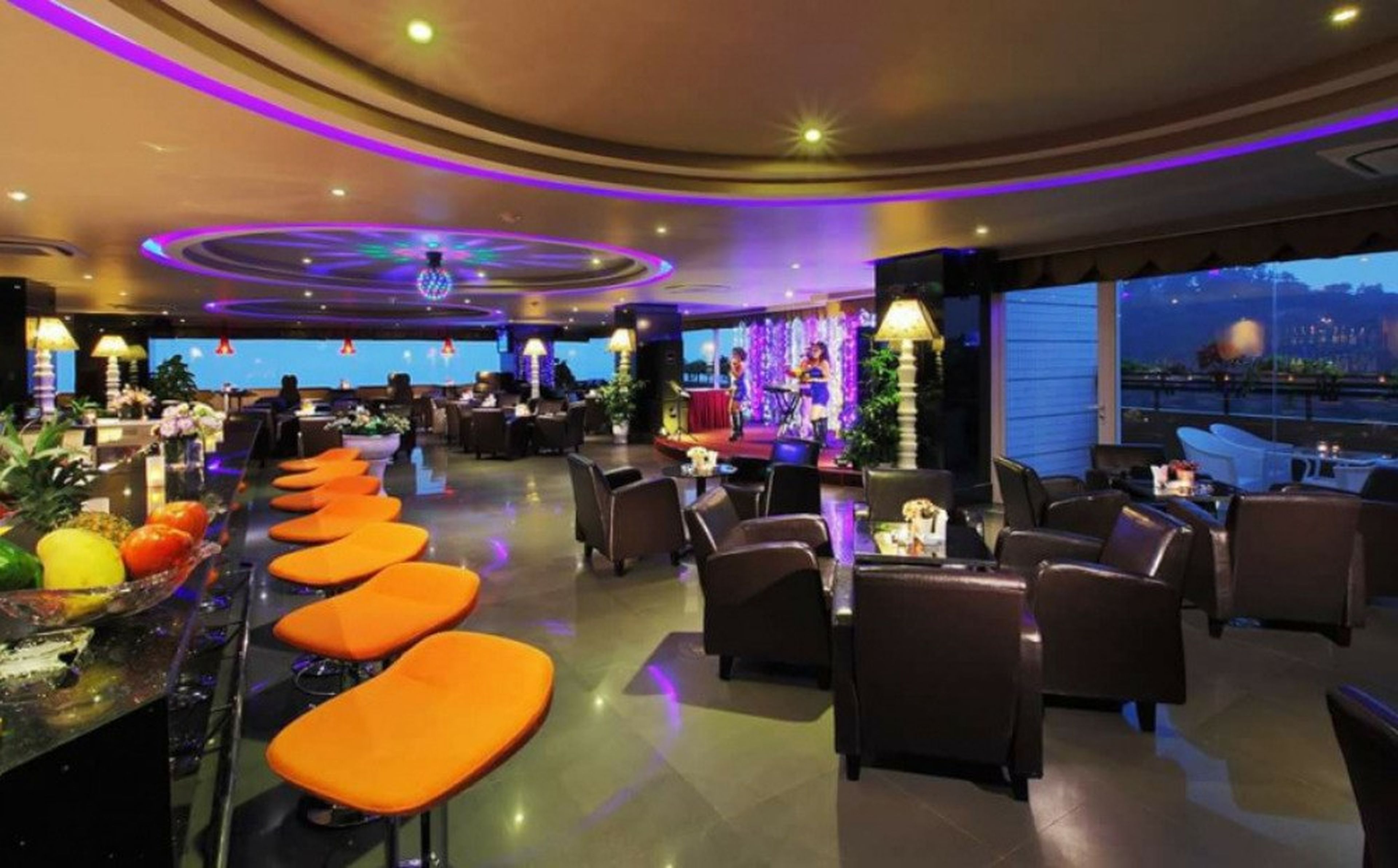 Săn lùng các quán cà phê ở Hạ Long sở hữu view đẹp đầy thơ mộng - Hình 1