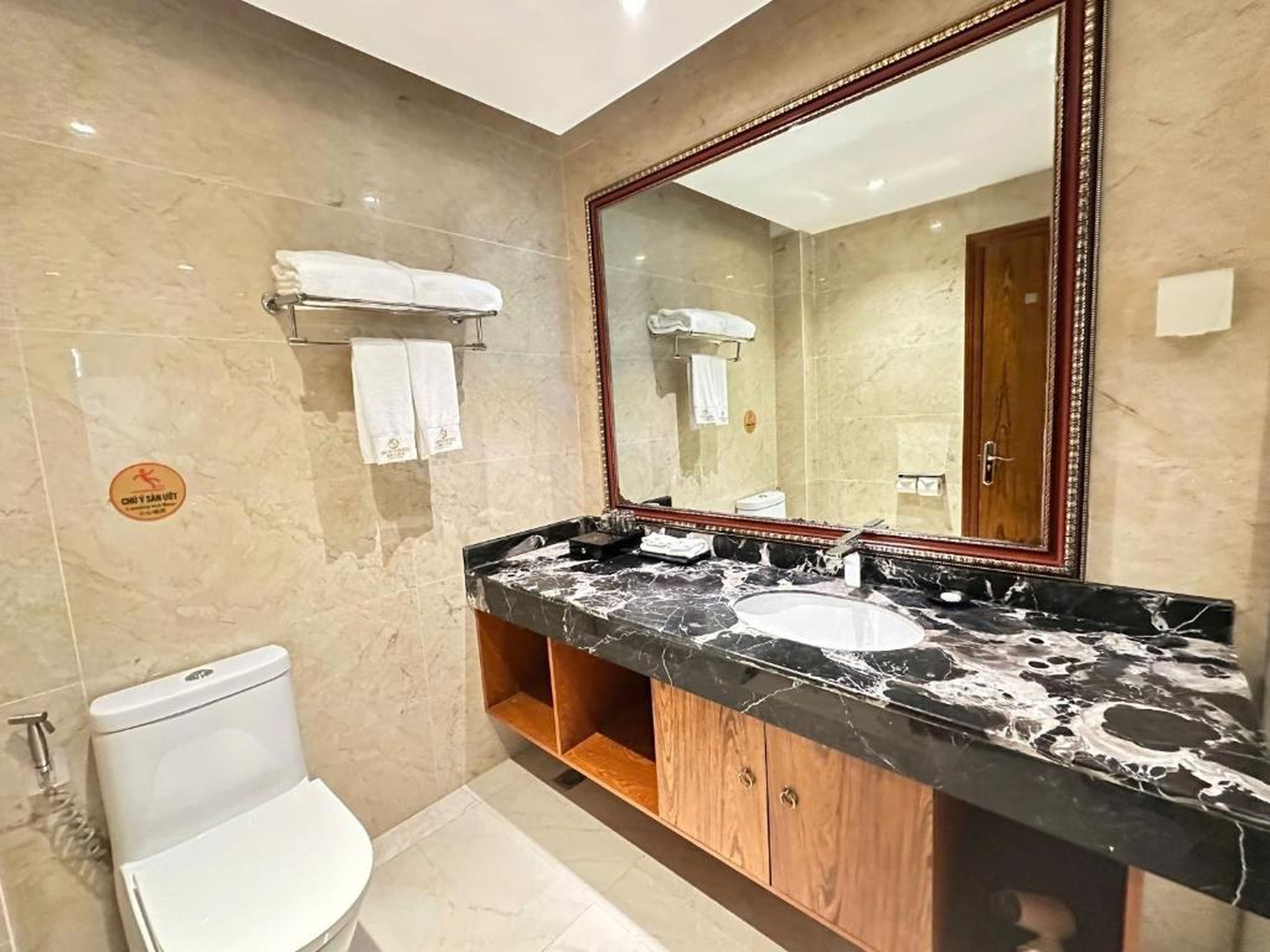 Hồng Vận Grand Hotel Móng cái - Hình 12