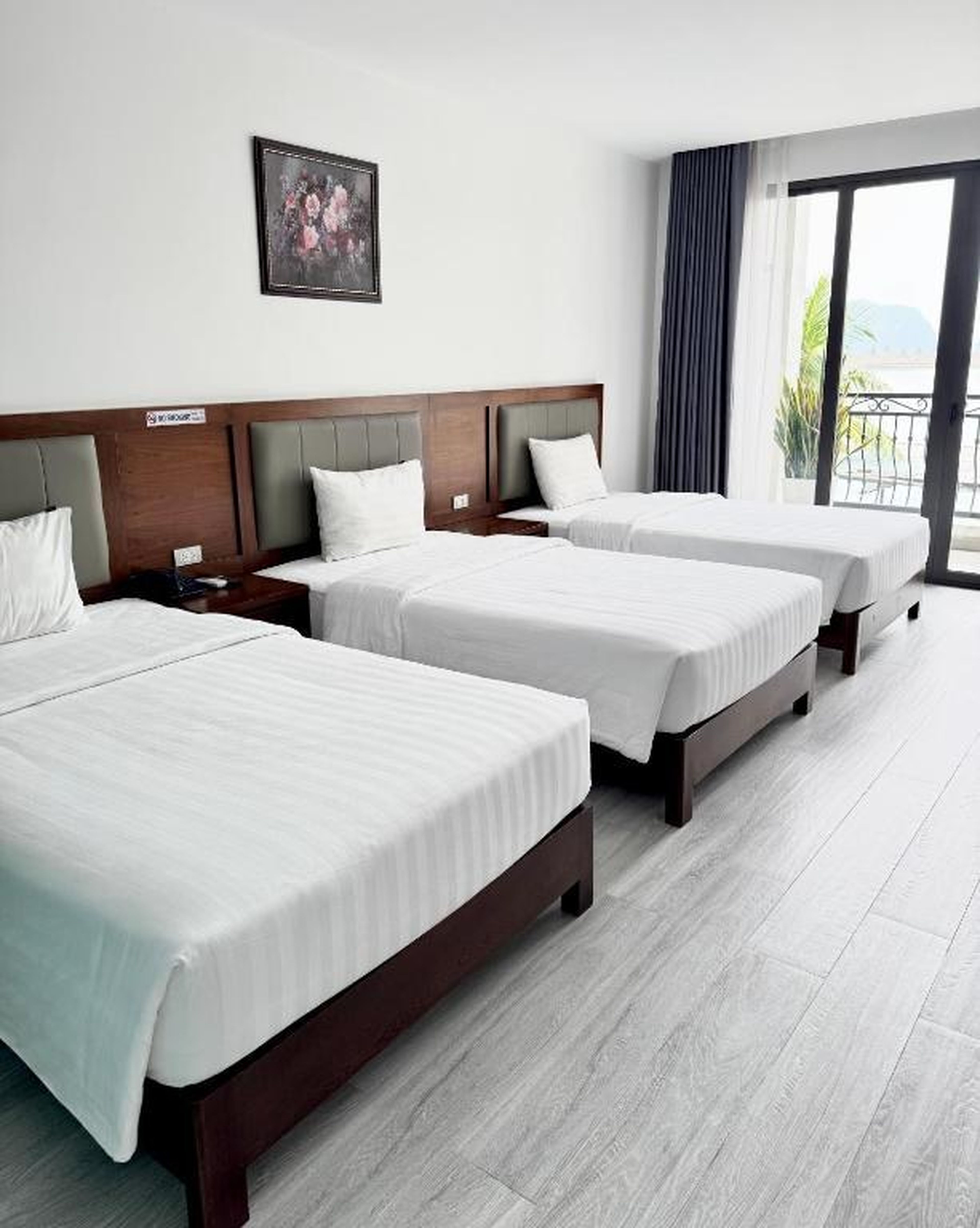 Ha Long Bay TC Hotel - Hình 10
