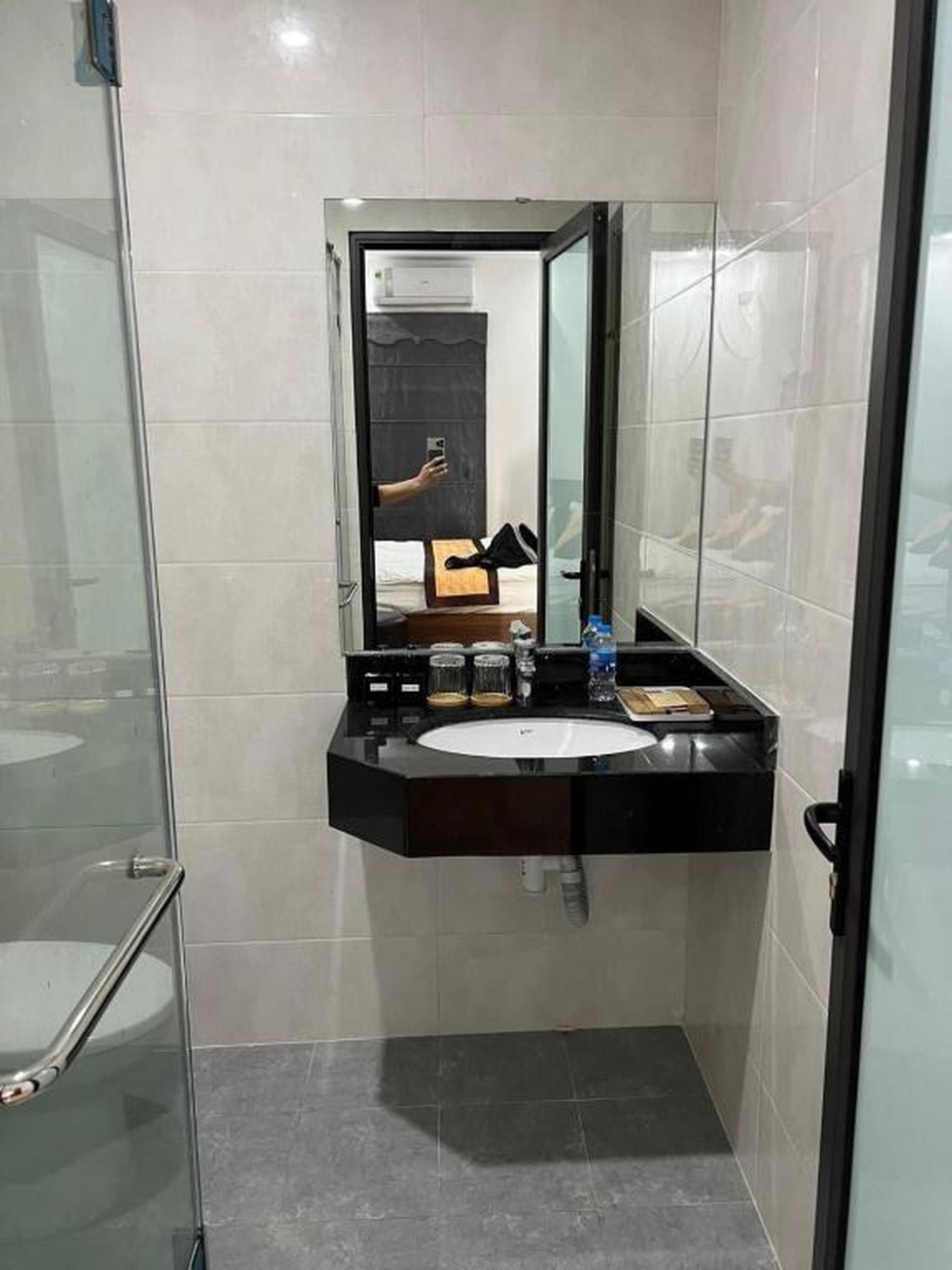 PRAHA HALONG Hotel - Hình 3