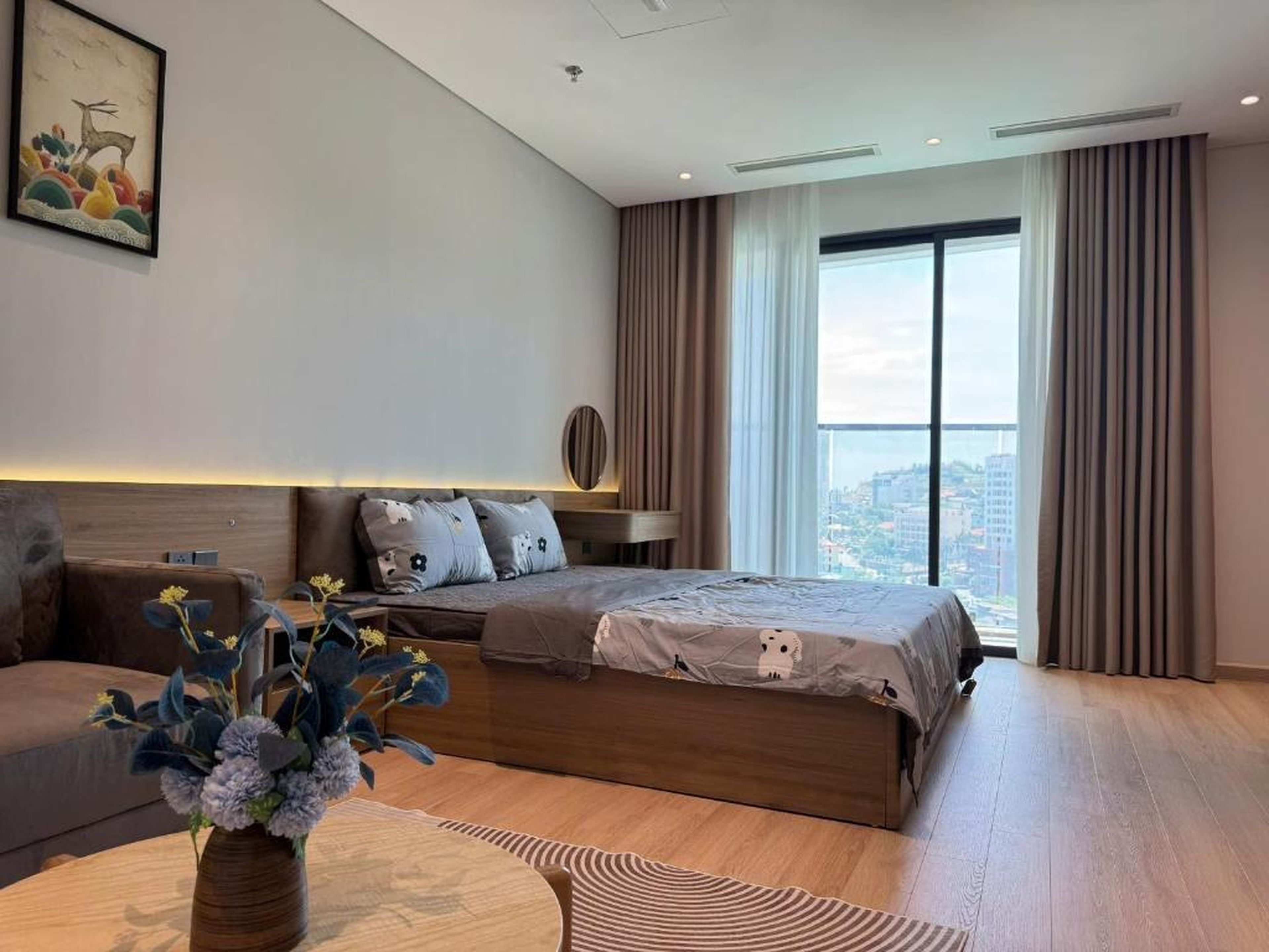 High-rise apartment with ocean view at The Holiday Ha Long - Hình 23