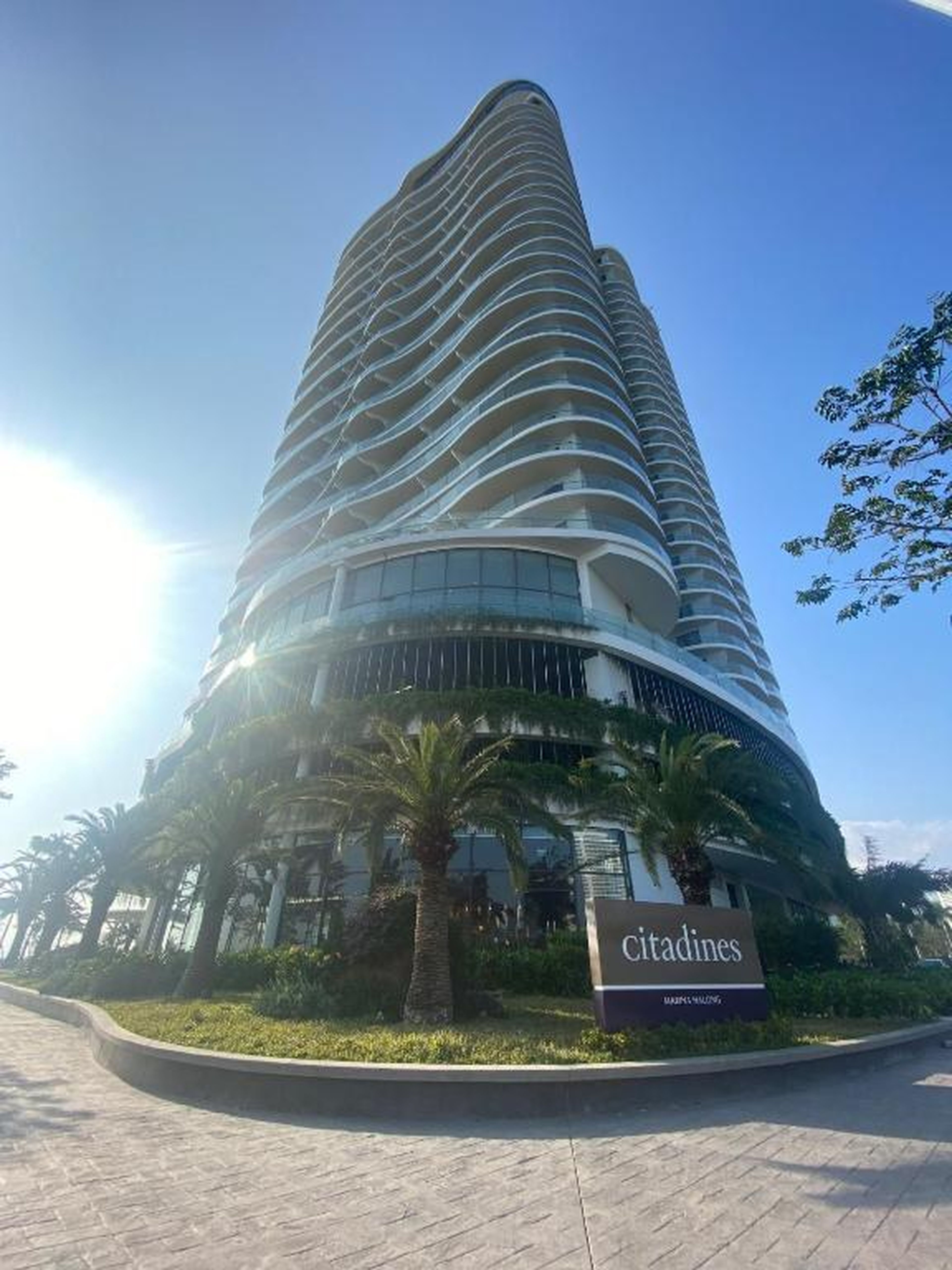 Residence By the Ha Long Beach Citadines Marina 1BR - Hình 15