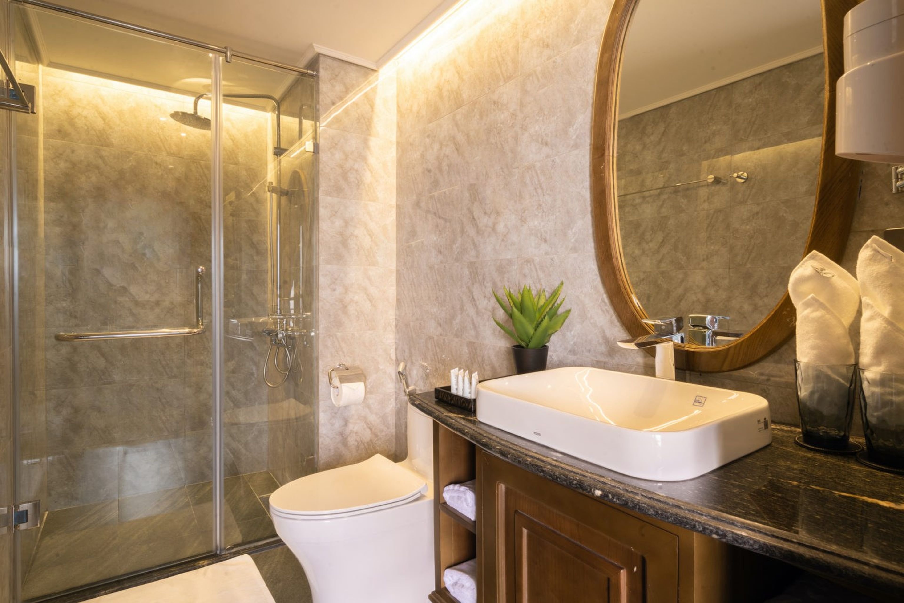 Discover the Heritage Bay with the Top 3 Luxury Ha Long Cruises - Hình 3