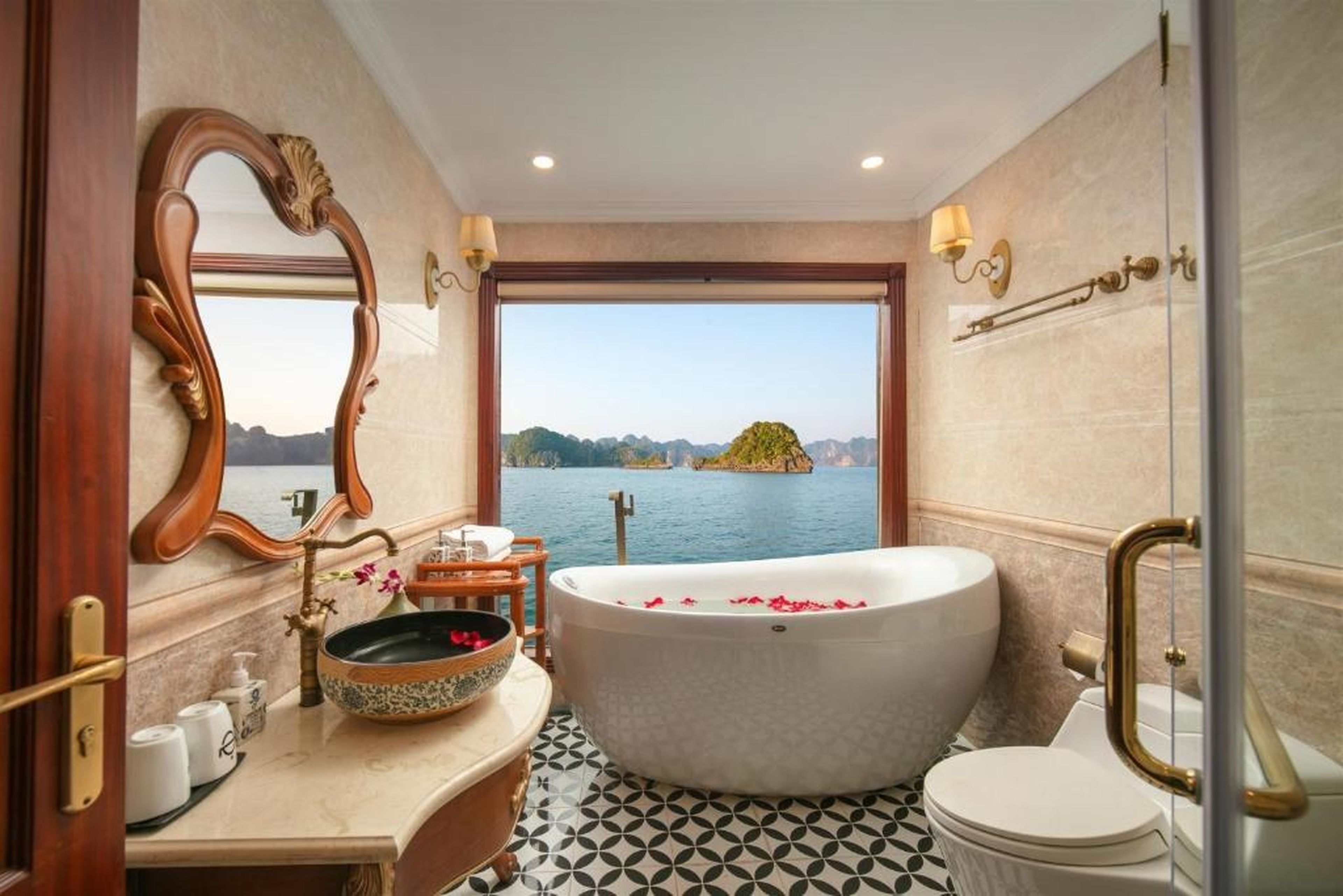 Emperor Cruises Legacy Ha Long - Hình 6