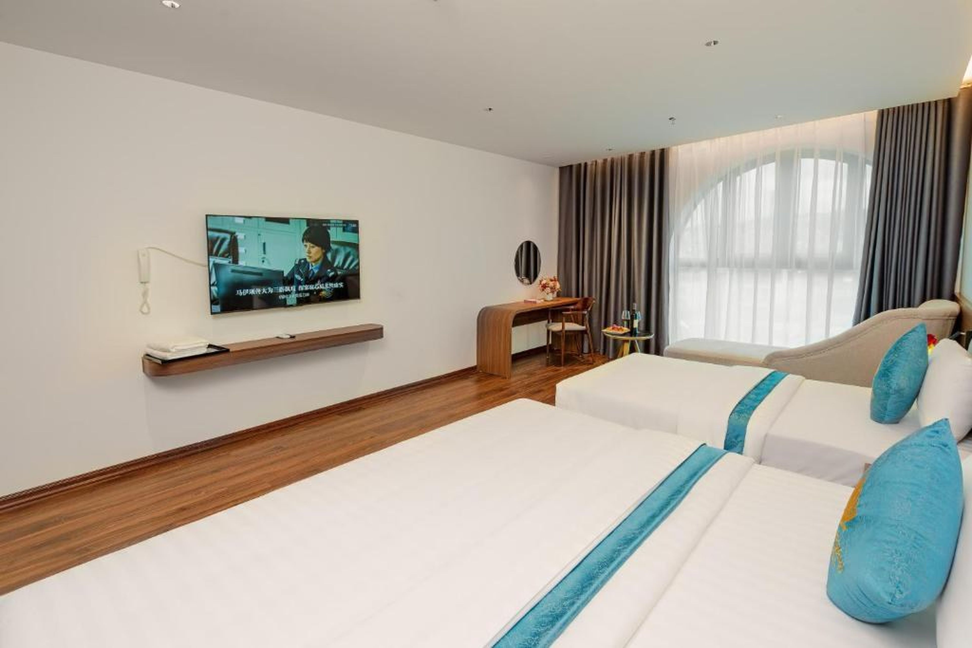 River Way Hotel Ha Long - 500m to Beach - Hình 36