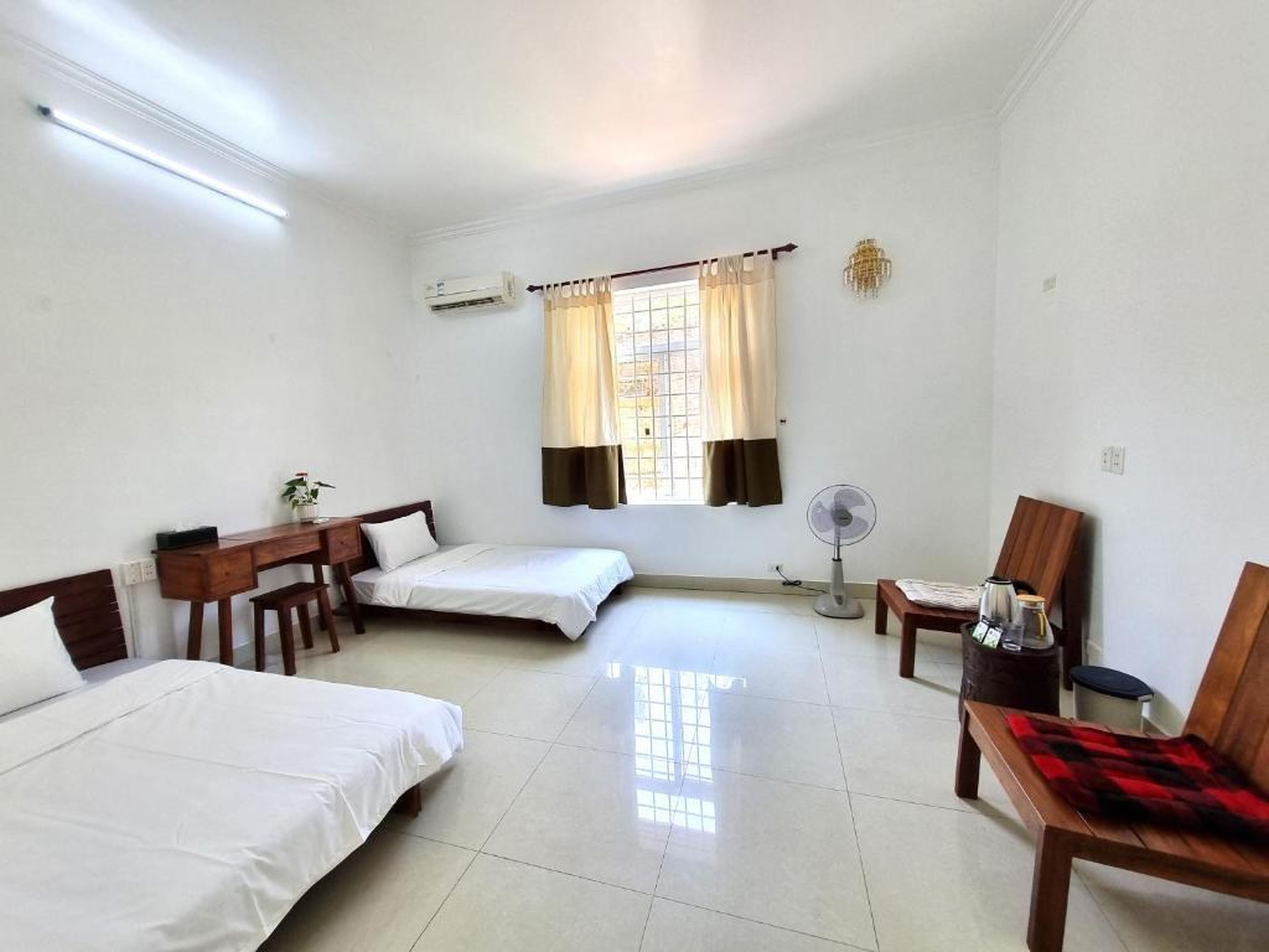 Top Hill Halong Homestay - Hình 36