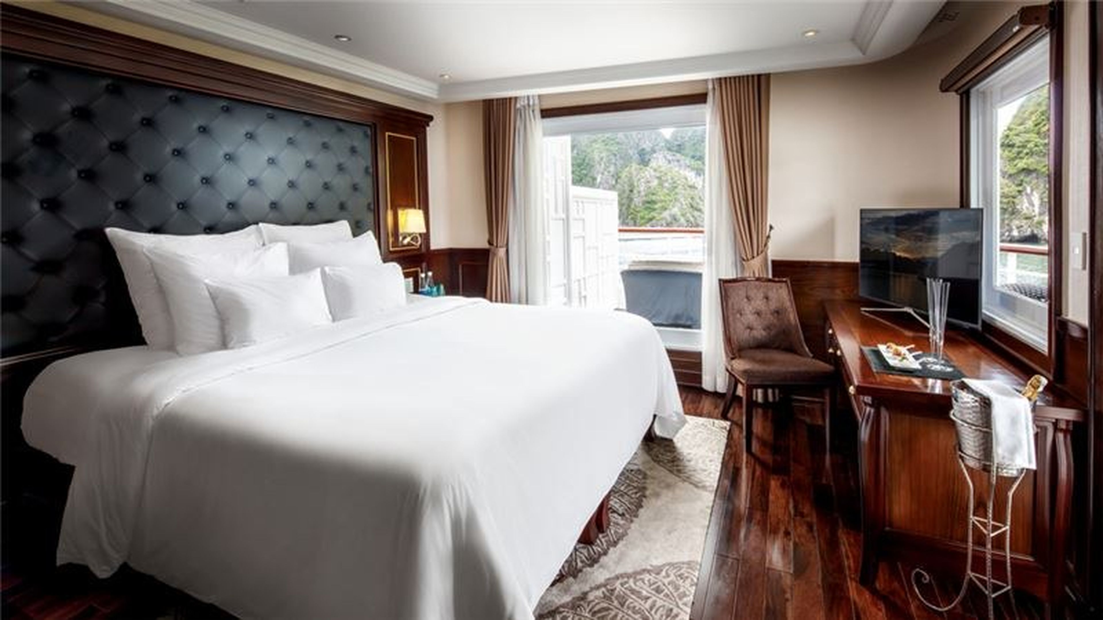 Ha Long Travel – Top 6 Luxury Cruises with Attractive Deals - Hình 18