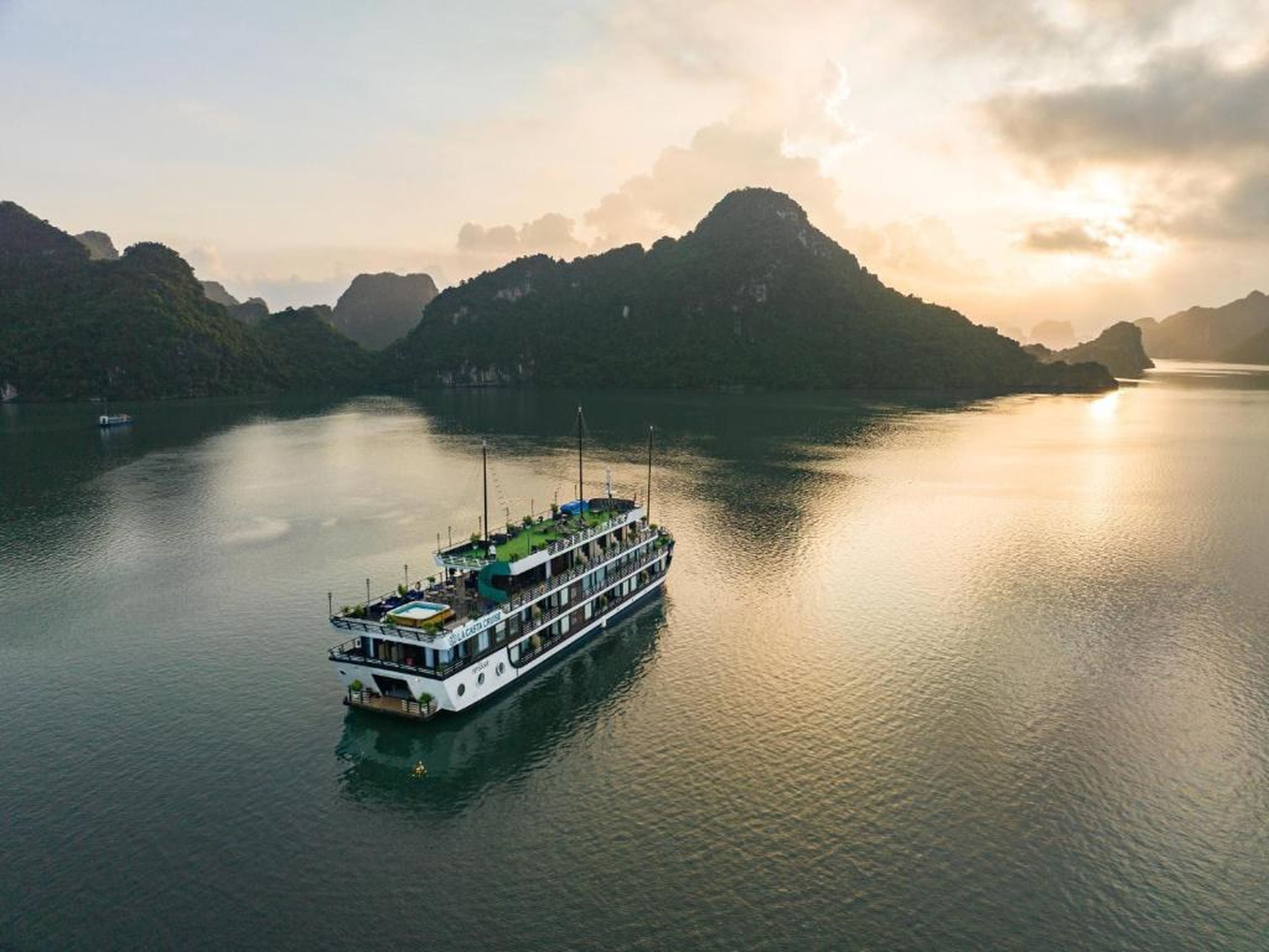 La Casta 5-Star Cruise 2D1N - Lan Ha Bay - Balcony & Bathtub Ocean View - Hình 44