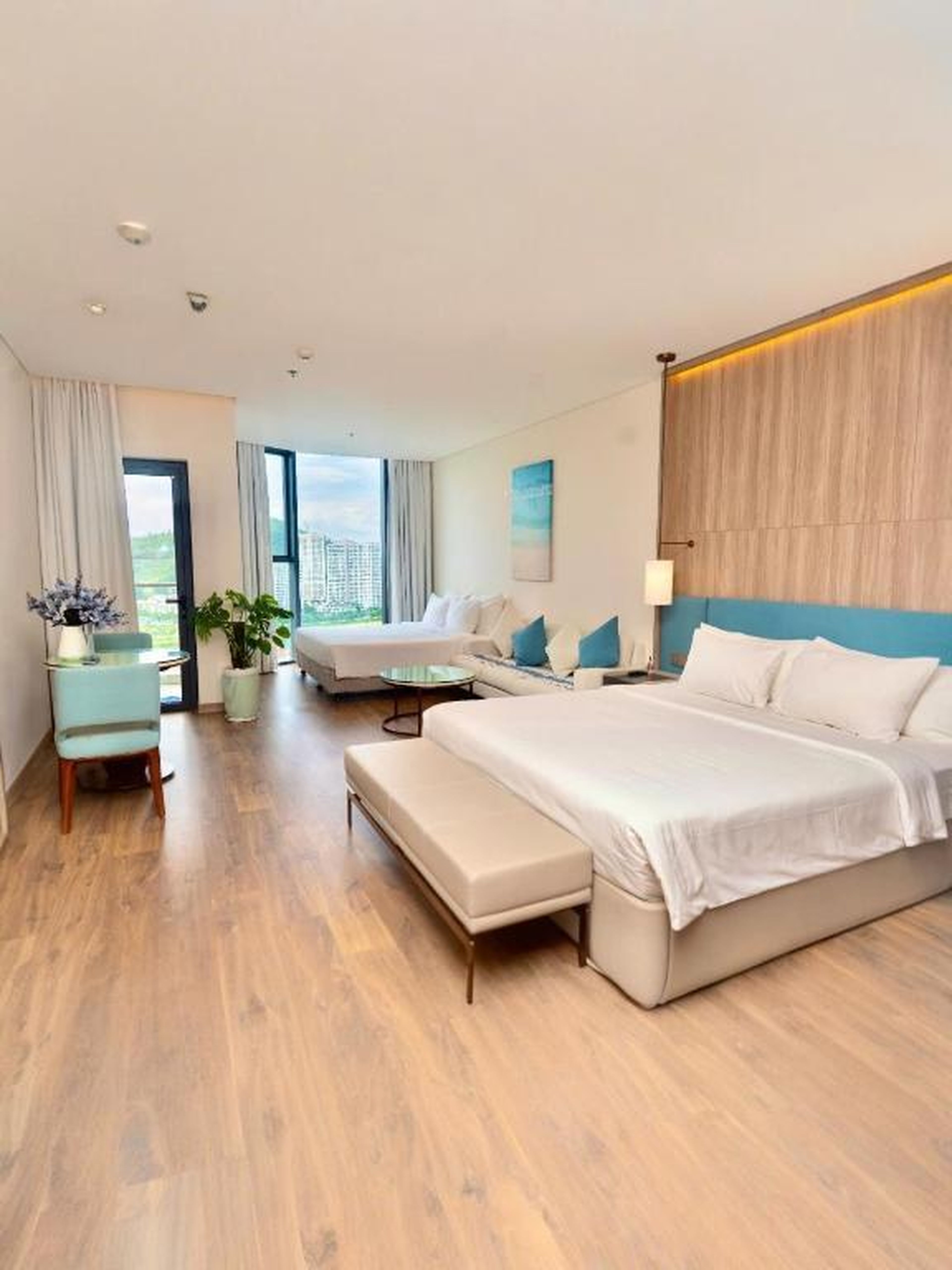 A La Carte Ha long Bay Apartment By JUNHOME - Hình 31
