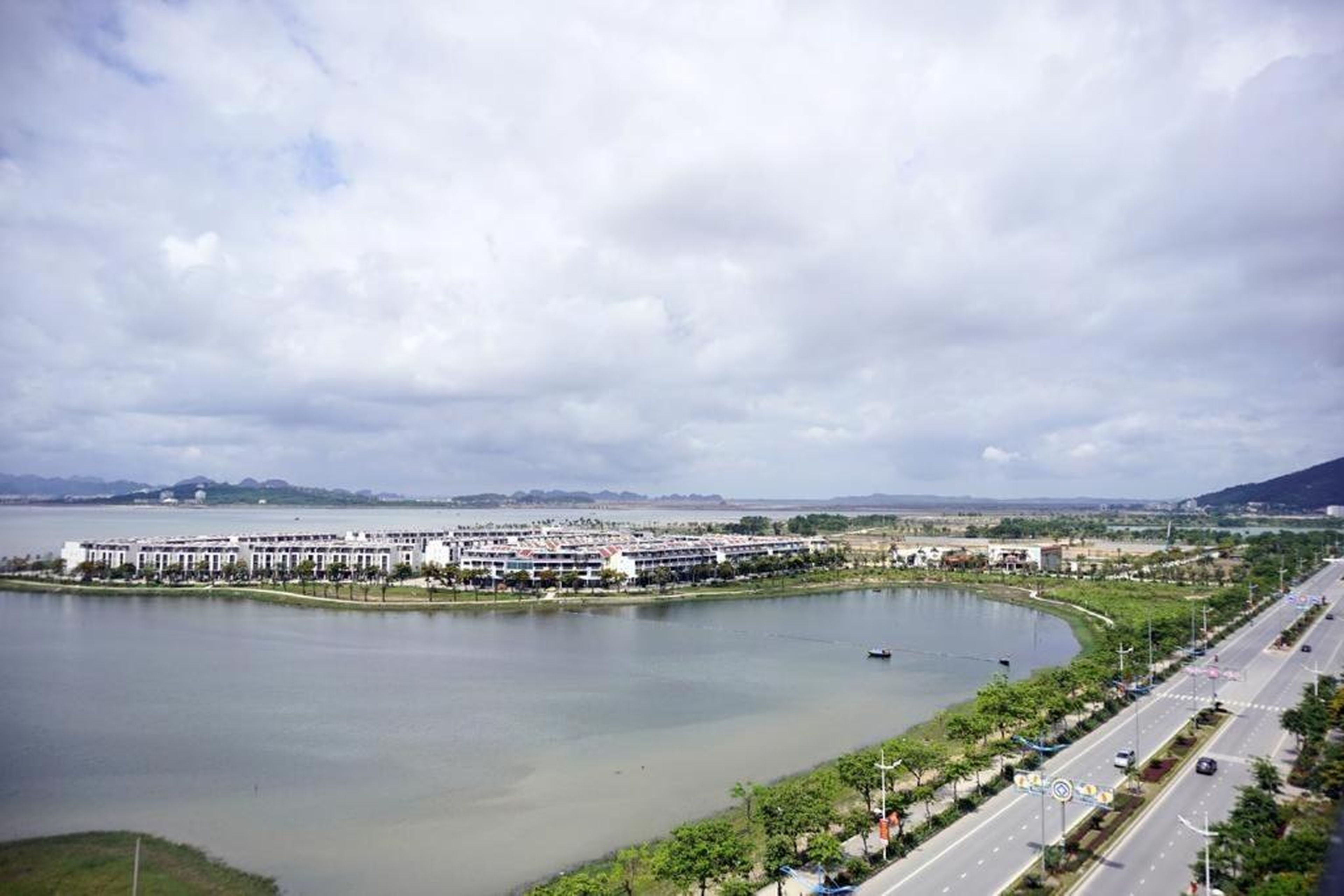 La Mer Halong - Hình 28