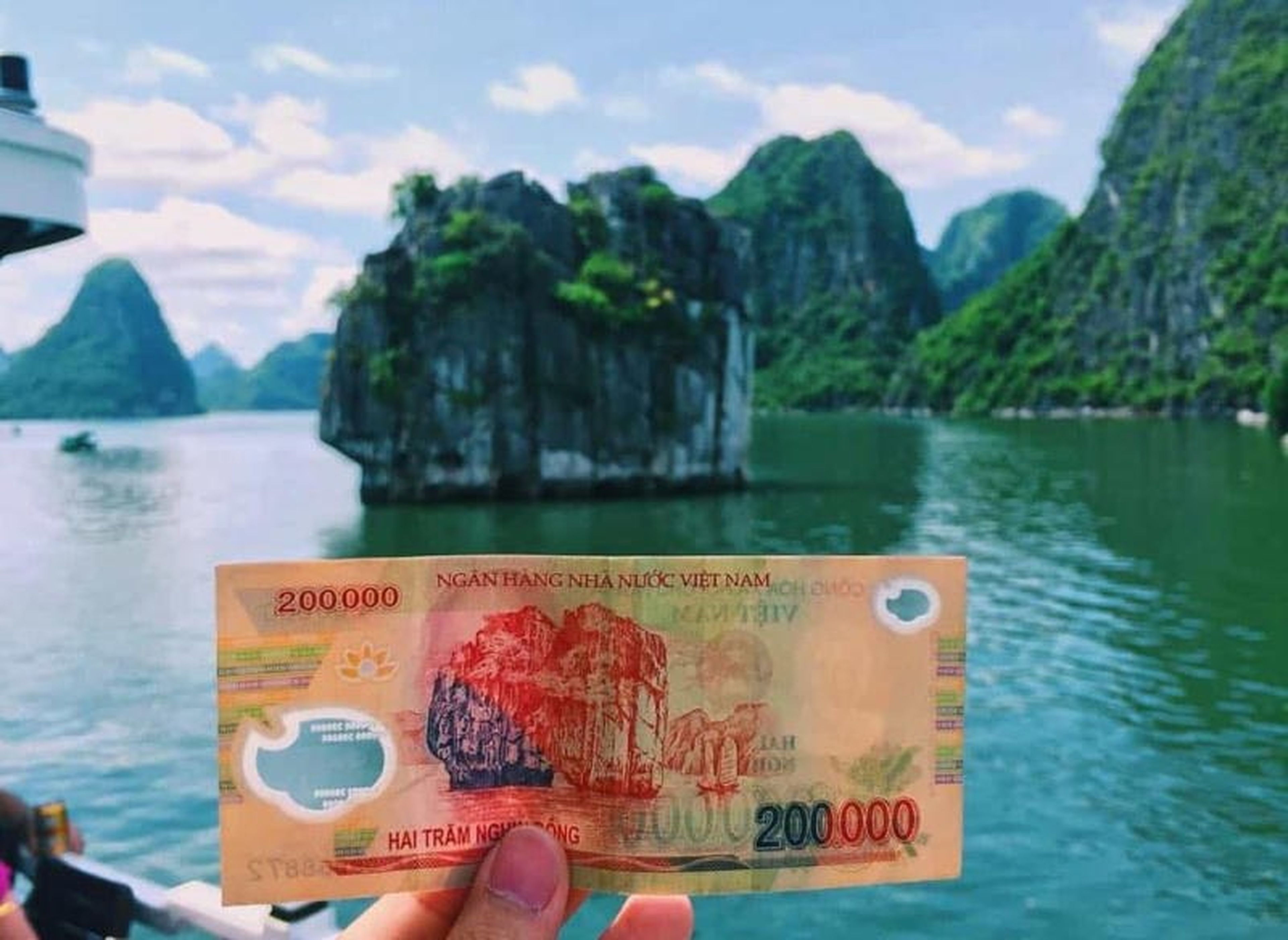 Chiêm ngưỡng tuyệt tác Hòn Đinh Hương trên vịnh Hạ Long - Hình 1