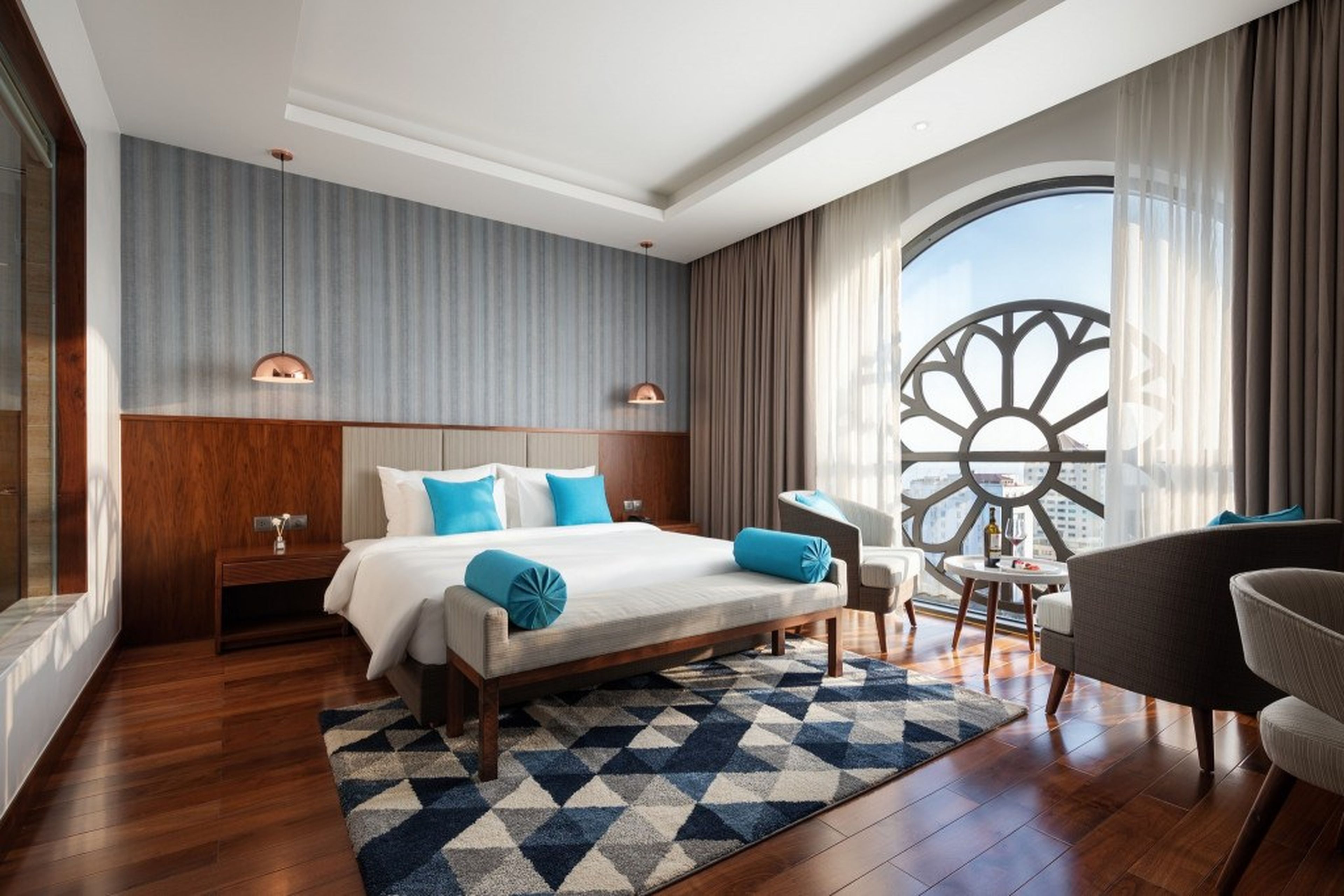 Luxury relaxation at an attractive price at D’Lecia Ha Long Hotel - Hình 4