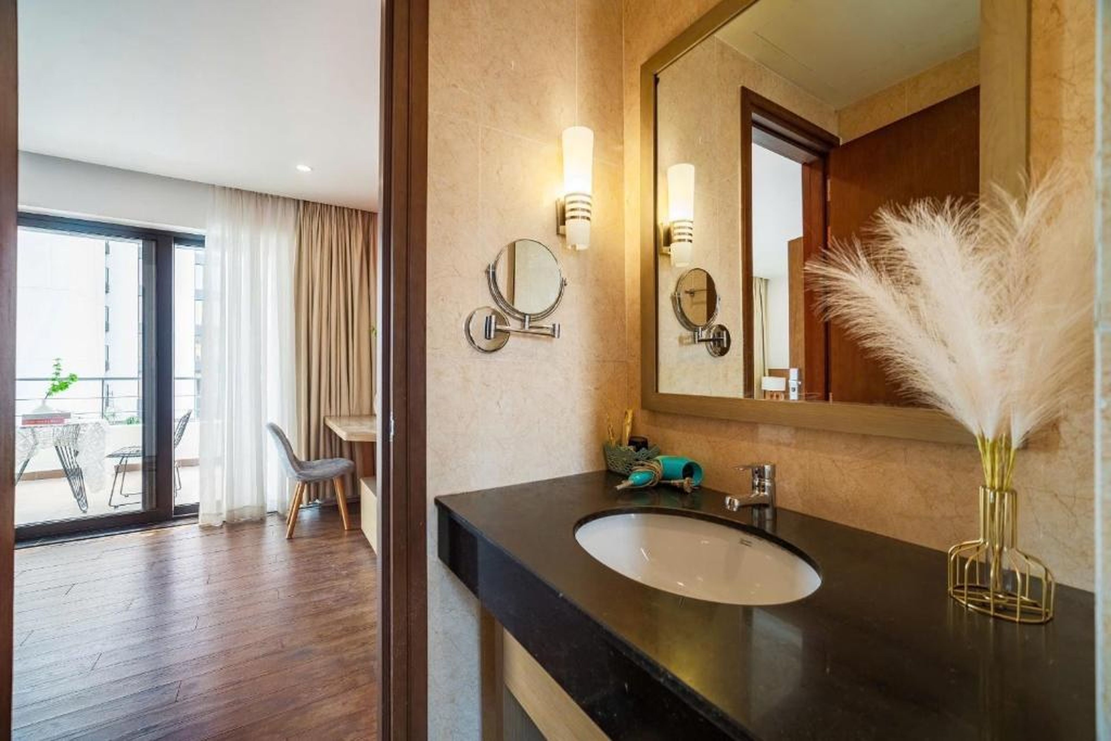 Căn Hộ Cao Cấp - Villa 5 Phòng Ngủ Hạ Long - Hình 1
